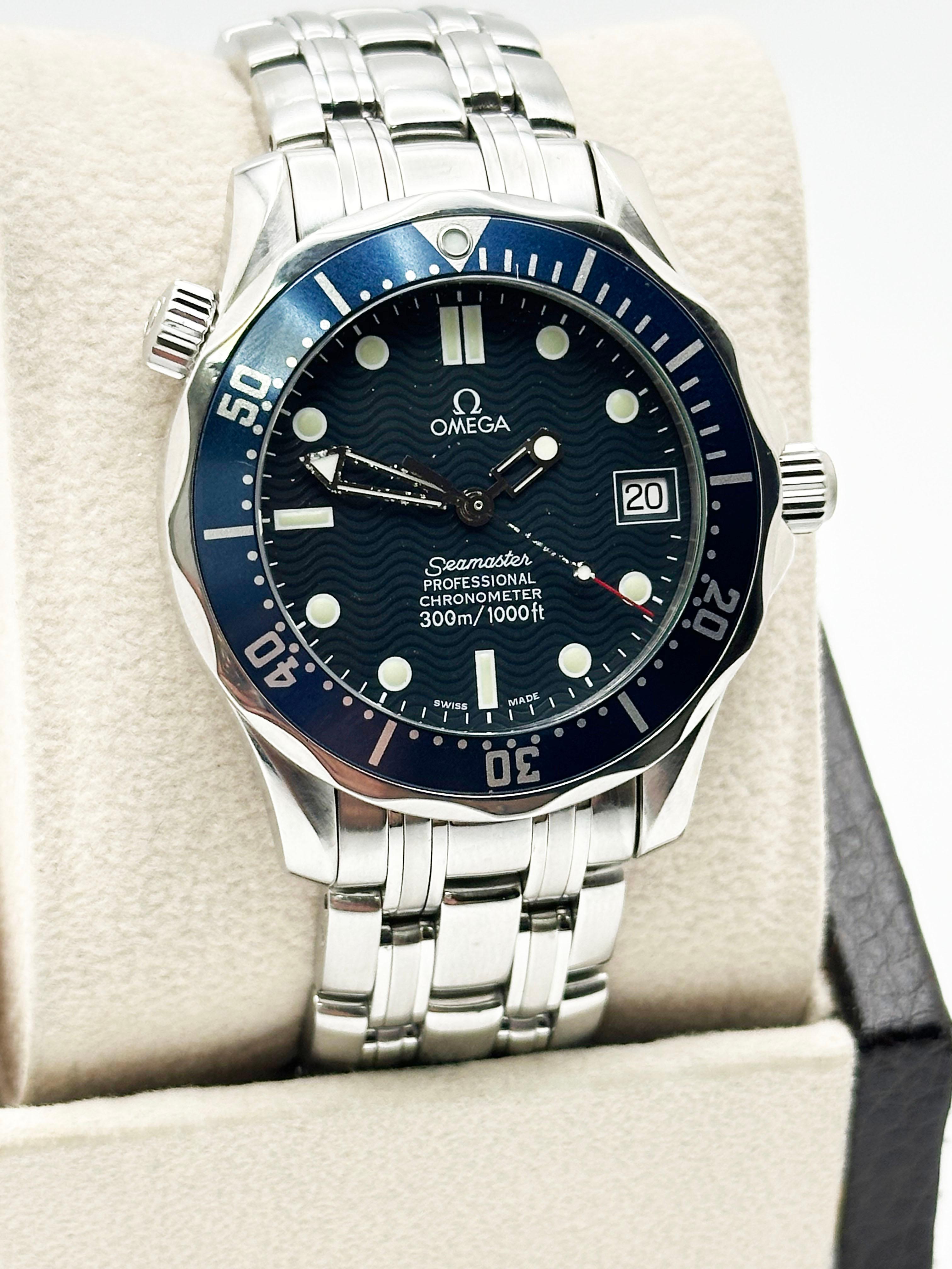 Omega Seamaster 300M 2551.80 36mm Edelstahl Box Papiere im Zustand „Hervorragend“ im Angebot in San Diego, CA