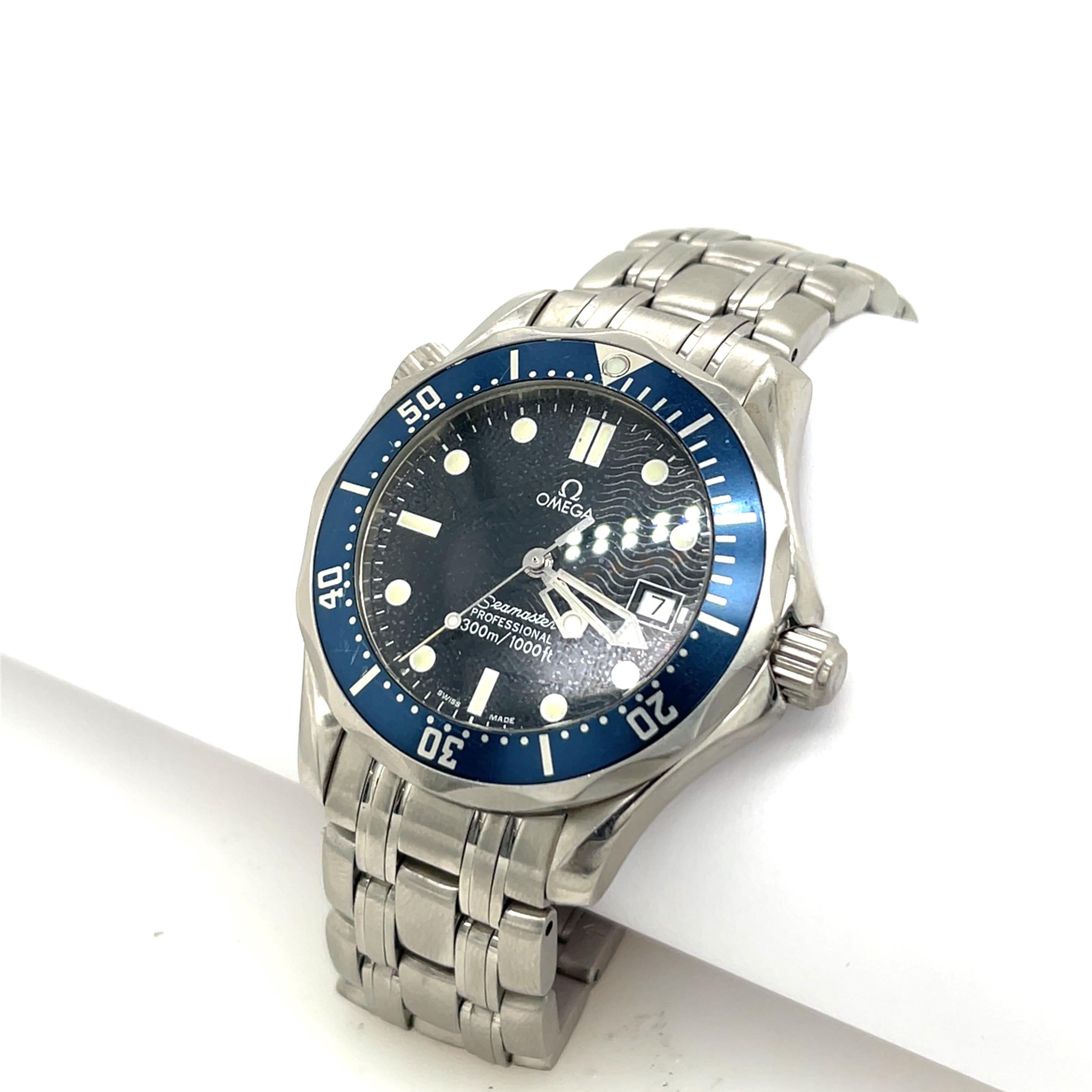 Montre de plongée Omega Seamaster 300M cadran bleu - Icône de la précision suisse 6