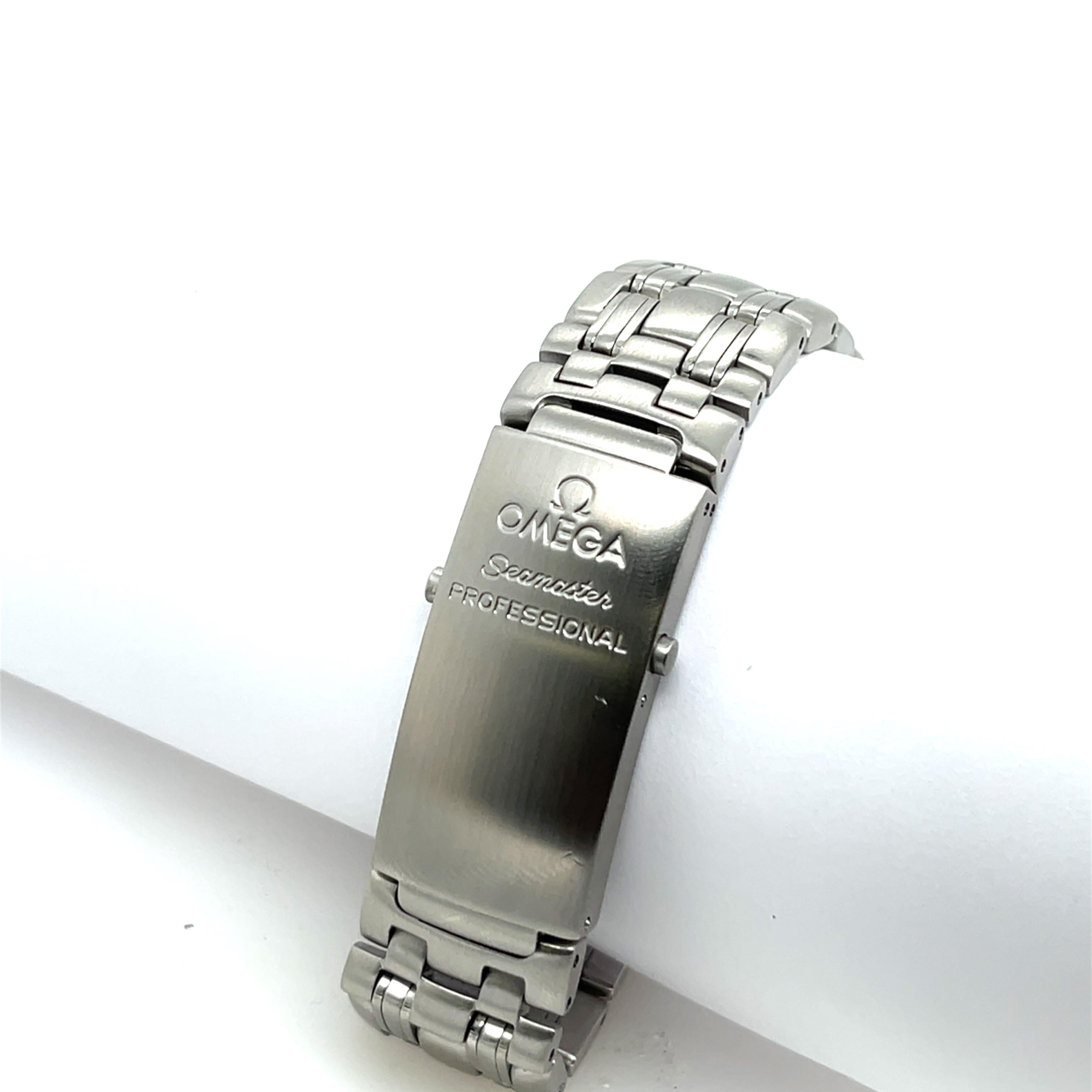 Montre de plongée Omega Seamaster 300M cadran bleu - Icône de la précision suisse 4