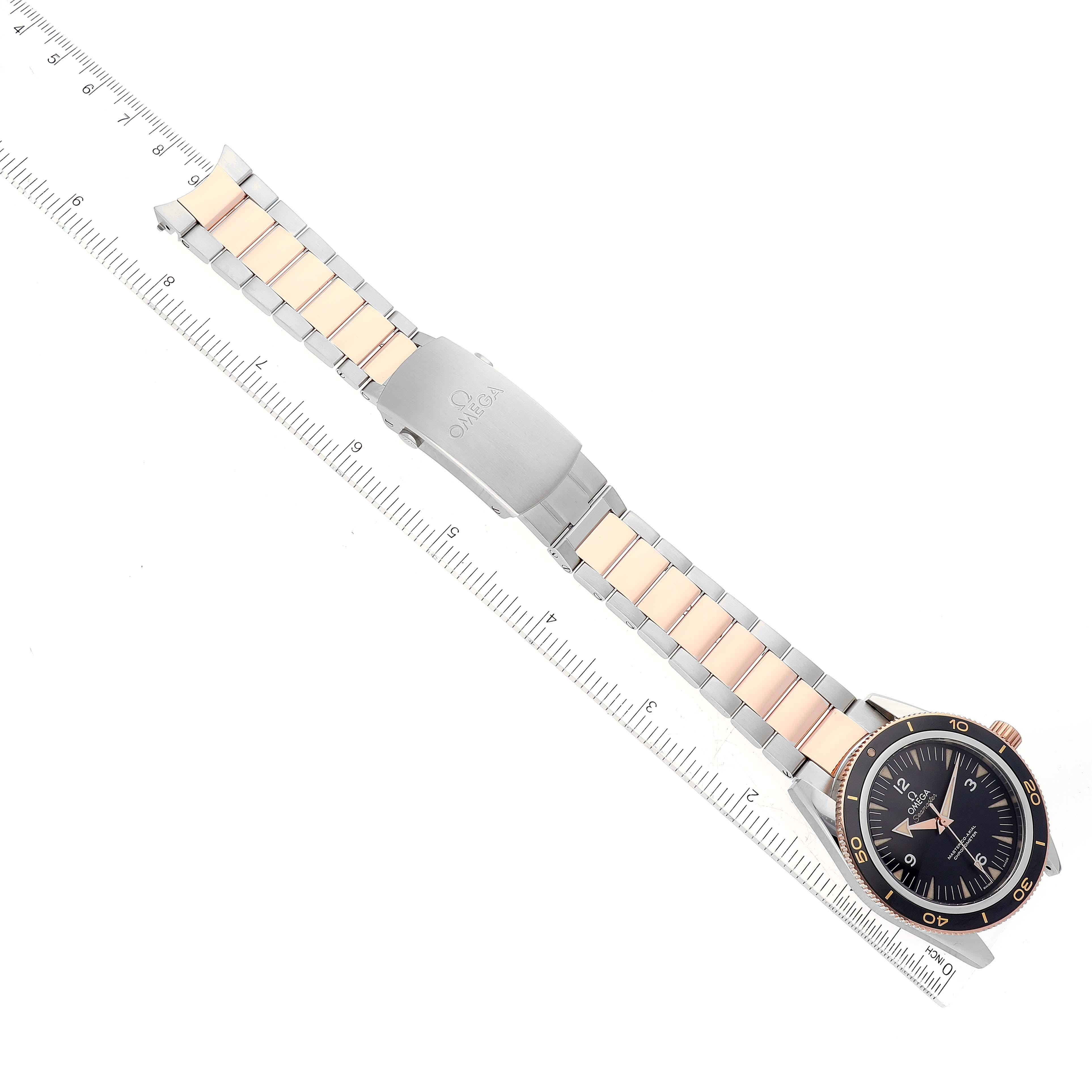 Omega Seamaster 300M Co-Axial Steel Rose Gold Watch 233.20.41,21.01.001 en vente 4
