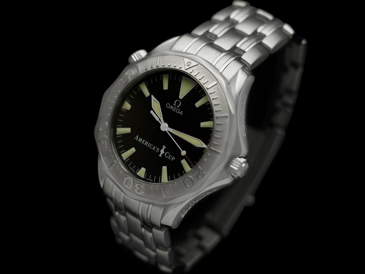 Omega Seamaster 300M Herren America's Cup SS & 18K Weißgold Uhr - Mint im Zustand „Hervorragend“ im Angebot in Suwanee, GA