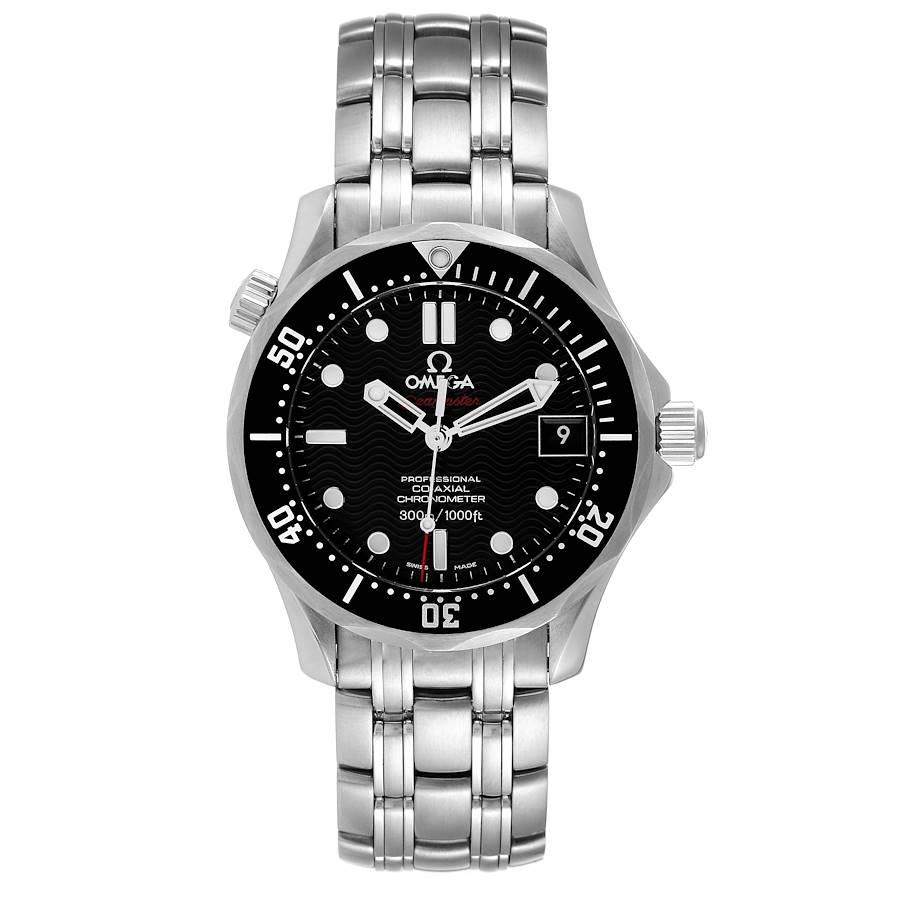 Omega Seamaster 300M Midsize 36 Herrenuhr 212.30.36.20.01.001 Box-Karte. Automatisches Uhrwerk mit Selbstaufzug. Rundes Edelstahlgehäuse mit einem Durchmesser von 36.25 mm. Schwarze, einseitig drehbare Lünette. Kratzfestes Saphirglas. Schwarzes