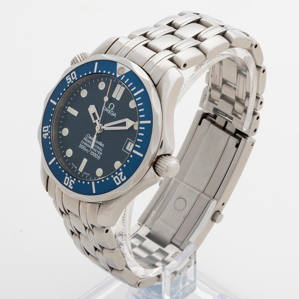 Women's or Men's Omega Seamaster 300M Professional Mid Size. Blue Wave Dial, Full Set, Year 2000.