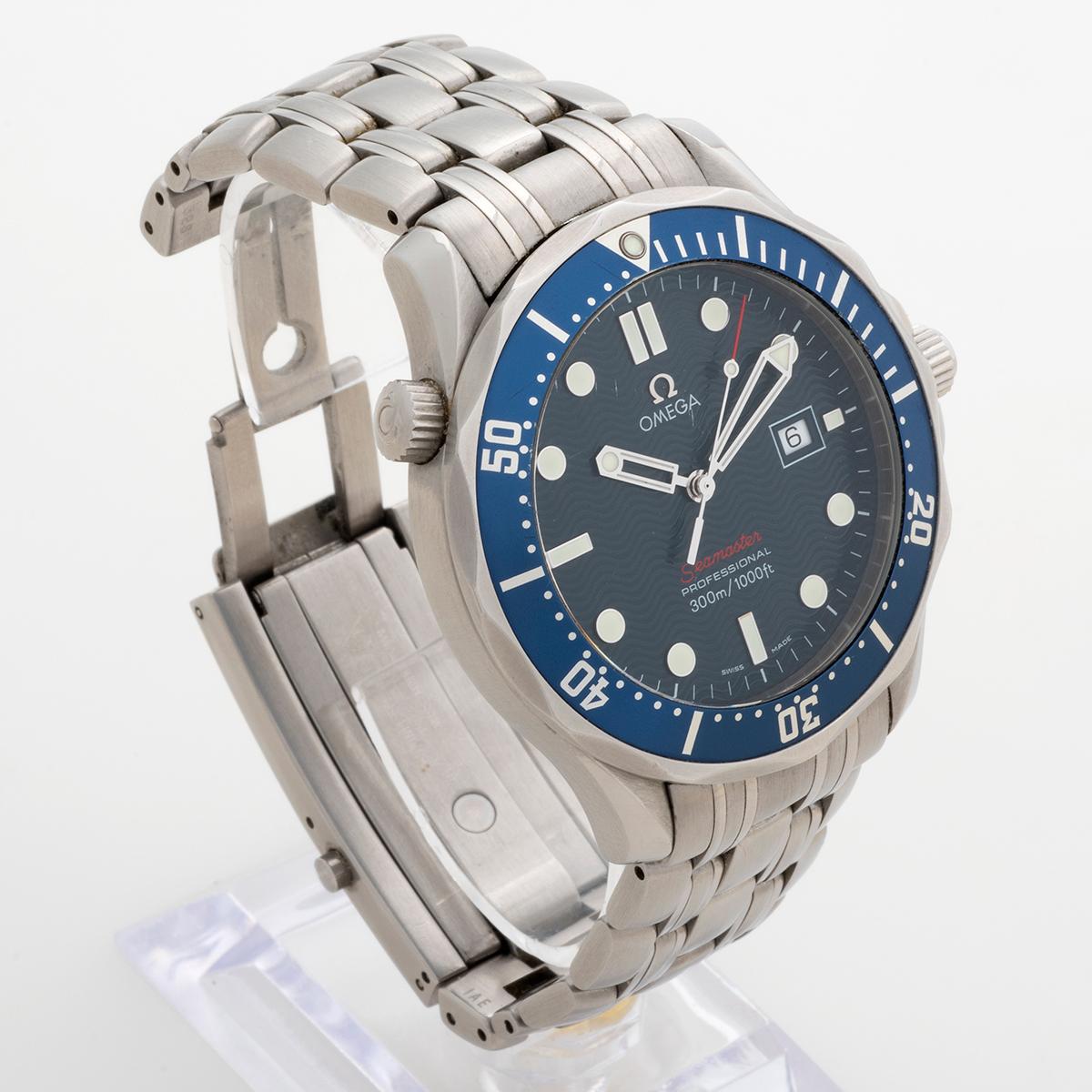 Our Omega Seamaster 300m professional divers watch with blue wave dial, is the final and upgrade series of quartz movement with 41.5mm full size stainless steel case and stainless steel bracelet; also known as the 