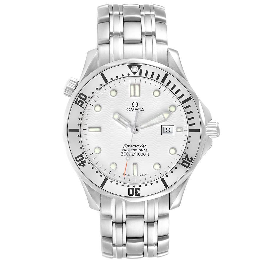 Omega Seamaster 300m White Wave Dial 41mm Herrenuhr 2542.20.00. Präzisionsquarzwerk mit rhodinierter Oberfläche. Kaliber 1538. Gehäuse aus Edelstahl mit einem Durchmesser von 41,0 mm. Omega-Logo auf einer Krone. Einseitig drehbare Lünette aus