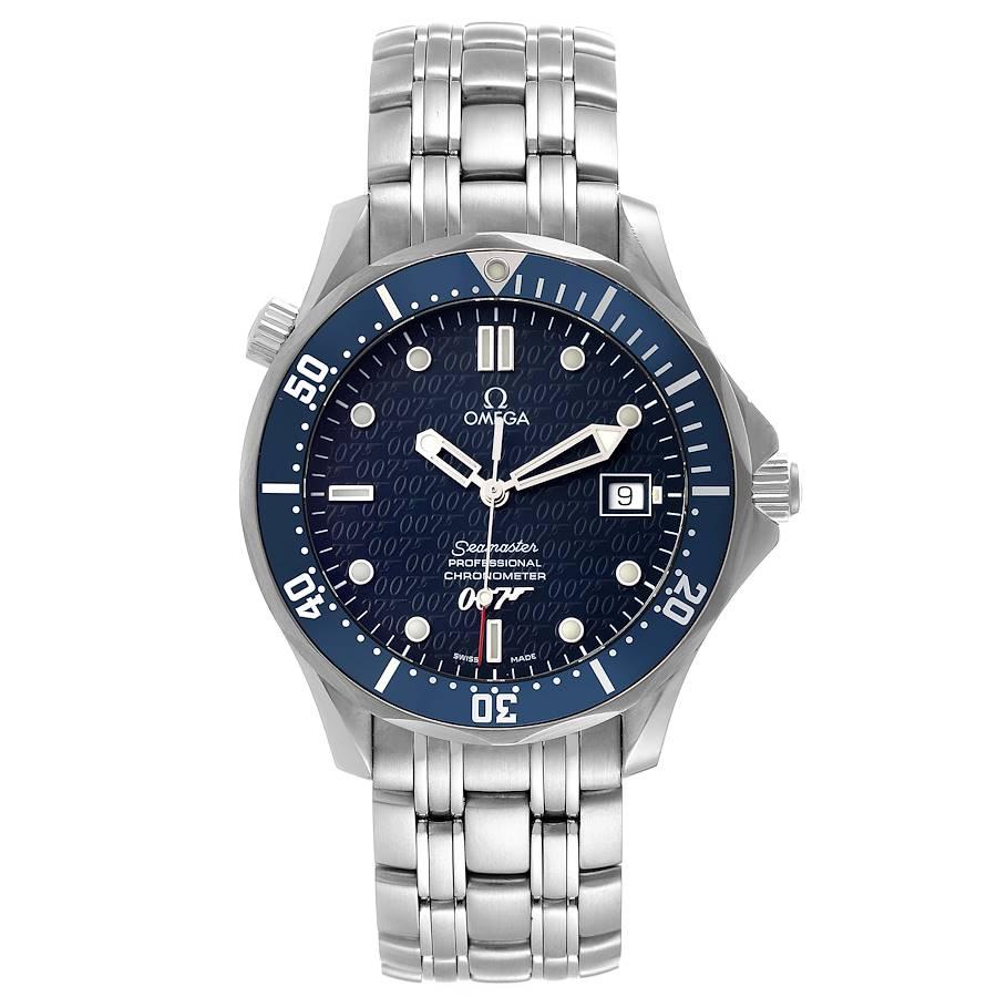 Omega Seamaster 40 Jahre James Bond Blue Dial Watch 2537.80.00 Box-Karte. Offiziell zertifiziertes Chronometerwerk mit automatischem Aufzug. Gehäuse aus gebürstetem und poliertem Edelstahl mit einem Durchmesser von 41.00 mm. Omega-Logo auf einer