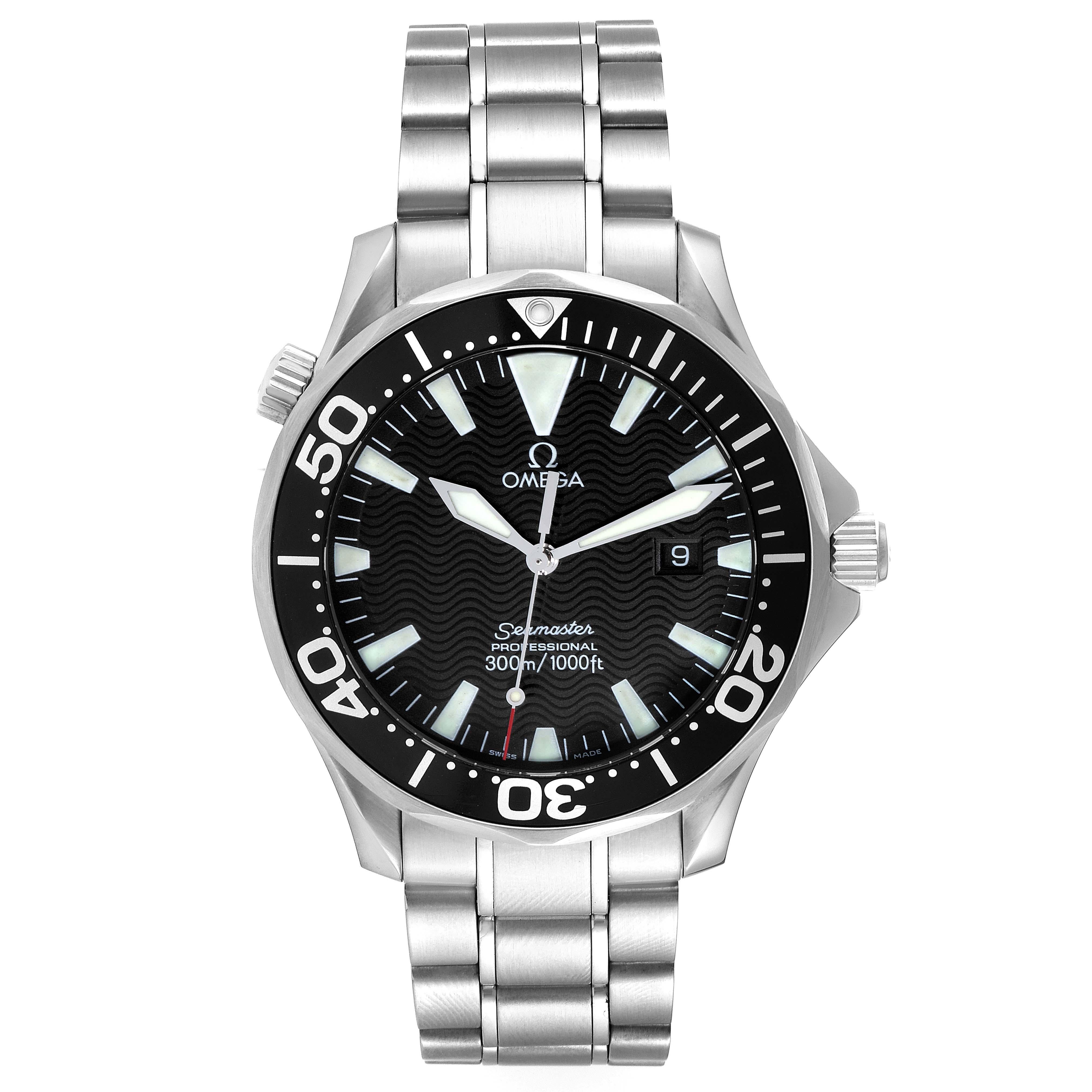 Omega Seamaster 41mm Schwarzes Zifferblatt Stahl Herrenuhr 2264.50.00. Quarzwerk. Rundes Edelstahlgehäuse mit einem Durchmesser von 41.0 mm. Schwarze, einseitig drehbare Lünette. Kratzfestes Saphirglas. Schwarzes Wellen-Dekor-Zifferblatt mit