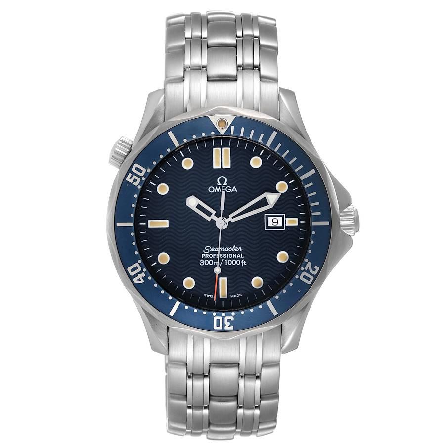 Omega Seamaster 41mm James Bond Blue Dial Steel Watch 2541.80.00 Box Card. Quarzwerk. Gehäuse aus Edelstahl mit einem Durchmesser von 41 mm. Omega-Logo auf einer Krone. Blaue, einseitig drehbare Lünette. Kratzfestes Saphirglas. Blaues