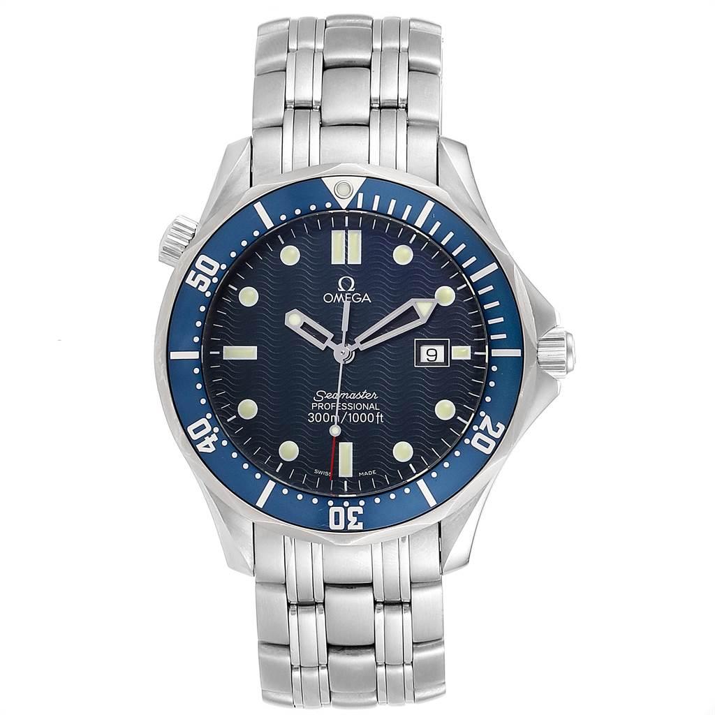 Omega Seamaster James Bond Blue Dial Steel Watch 2541.80.00 In Excellent Condition For Sale In Atlanta, GA