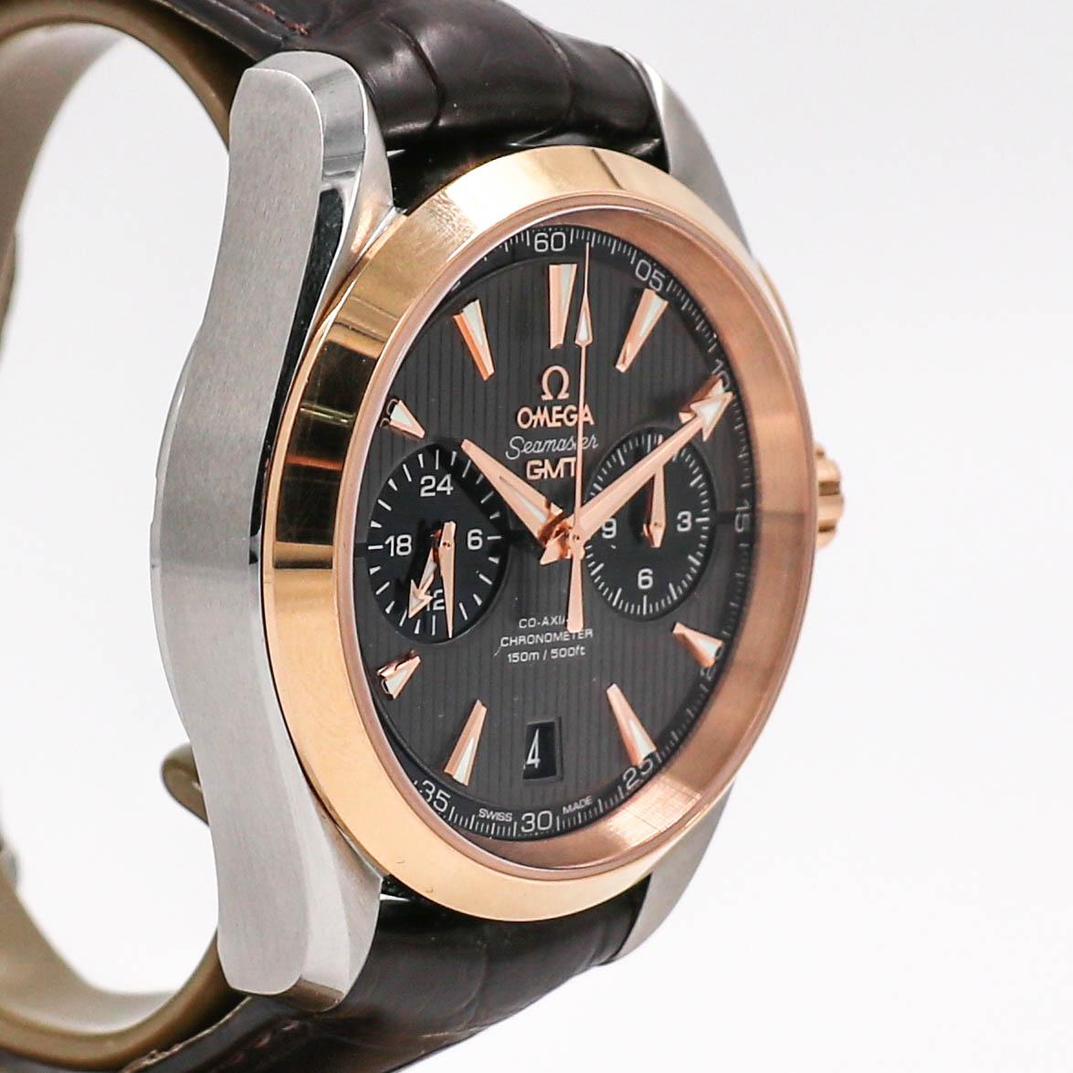 This two-tone model is made of stainless steel and 18K red gold, and is a multifunctional model with chronograph and GMT functions.
It has a small seconds with GMT hand at 9 o'clock, 60-minute and 12-hour counters at 3 o'clock, and a small date