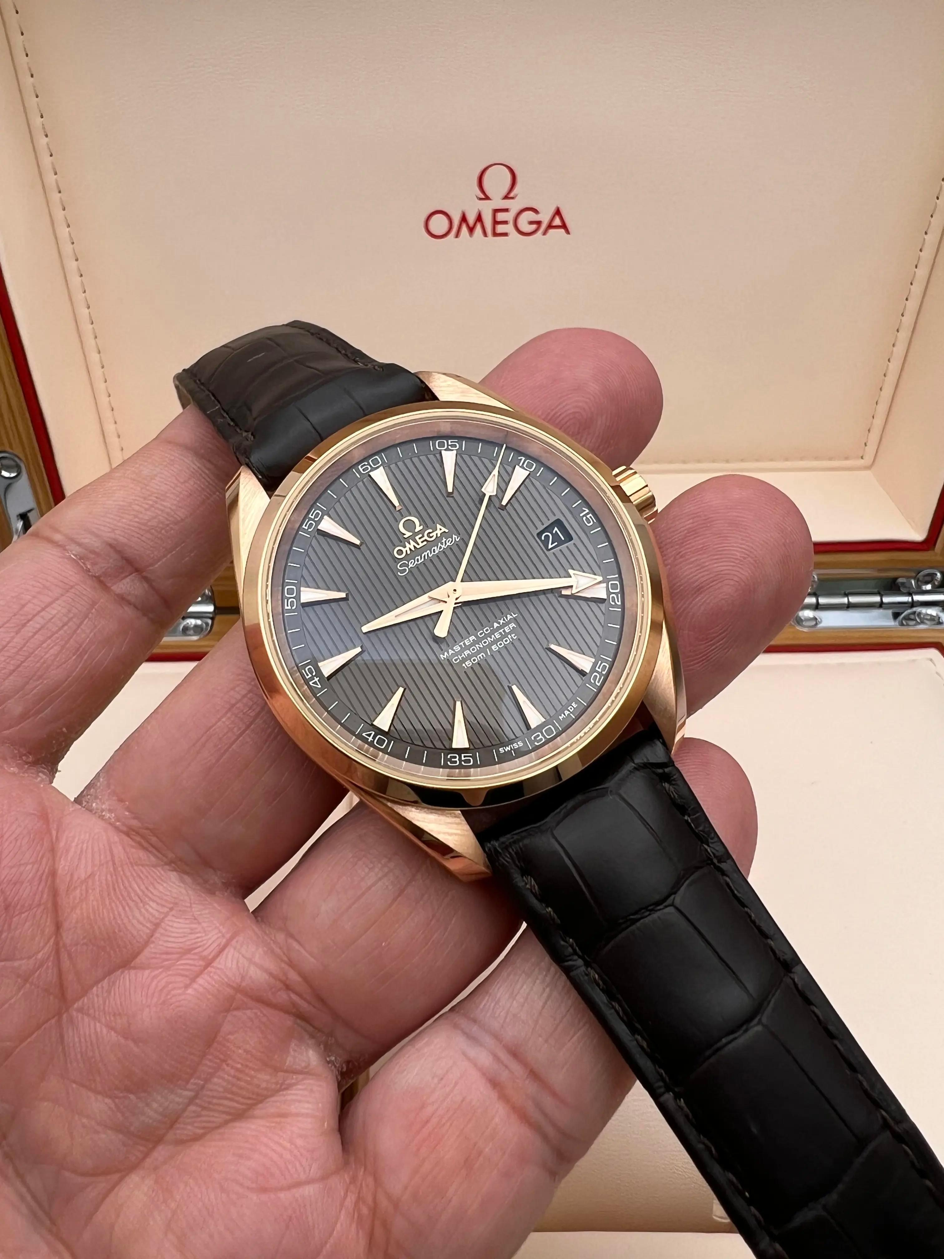 Omega Seamaster Aqua Terra 150M Boîte en or rose 18 carats 231,53,42.21.06.002 en vente 3