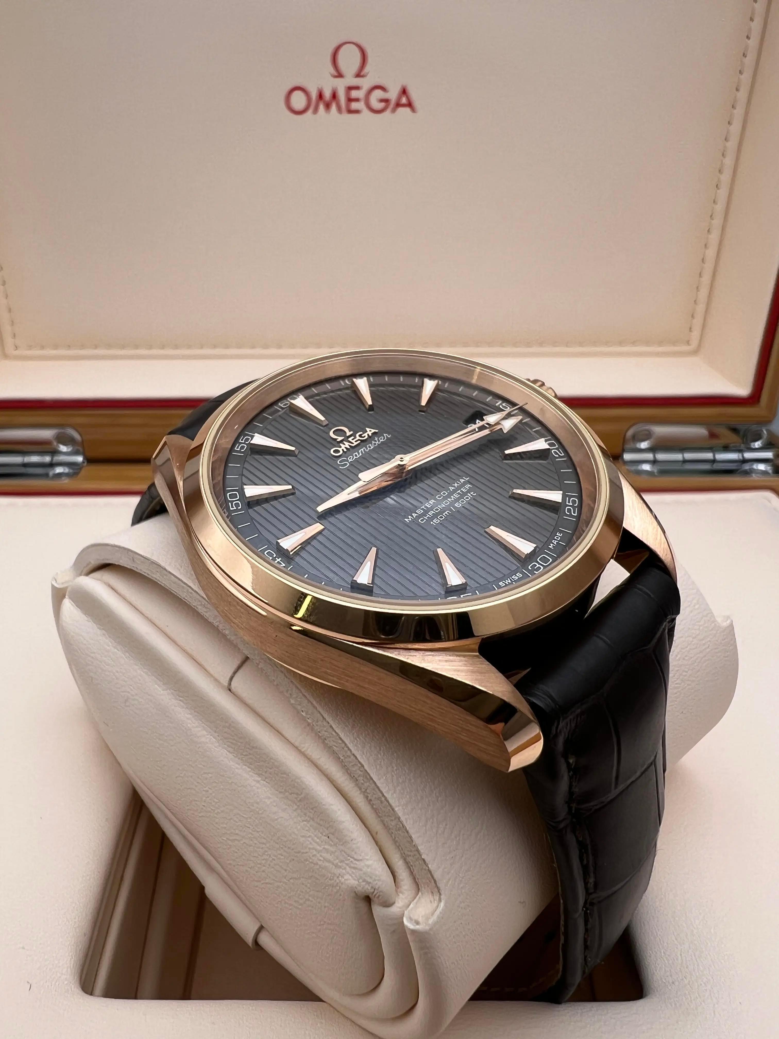 Omega Seamaster Aqua Terra 150M Boîte en or rose 18 carats 231,53,42.21.06.002 en vente 4