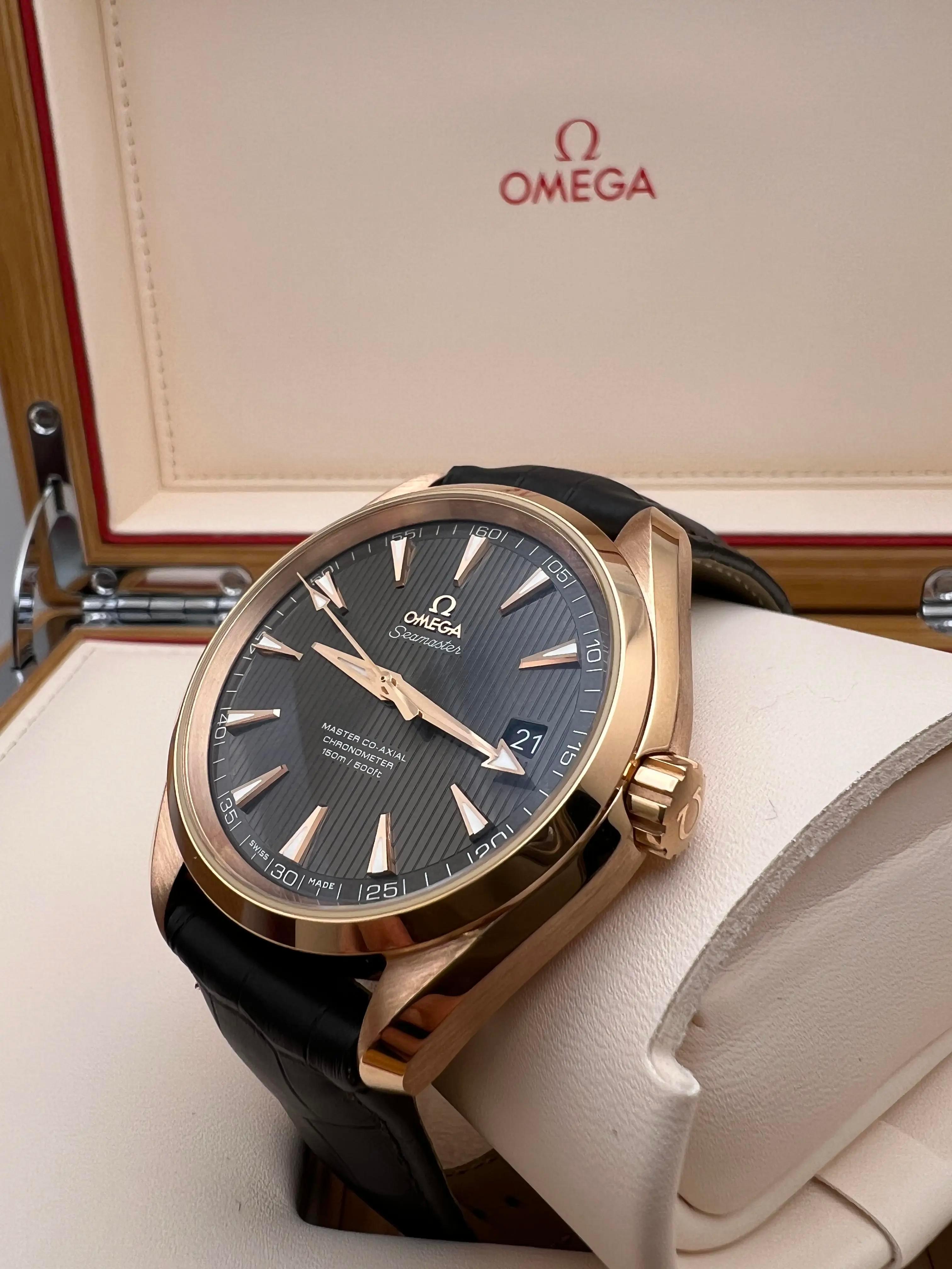 Omega Seamaster Aqua Terra 150M Boîte en or rose 18 carats 231,53,42.21.06.002 en vente 5