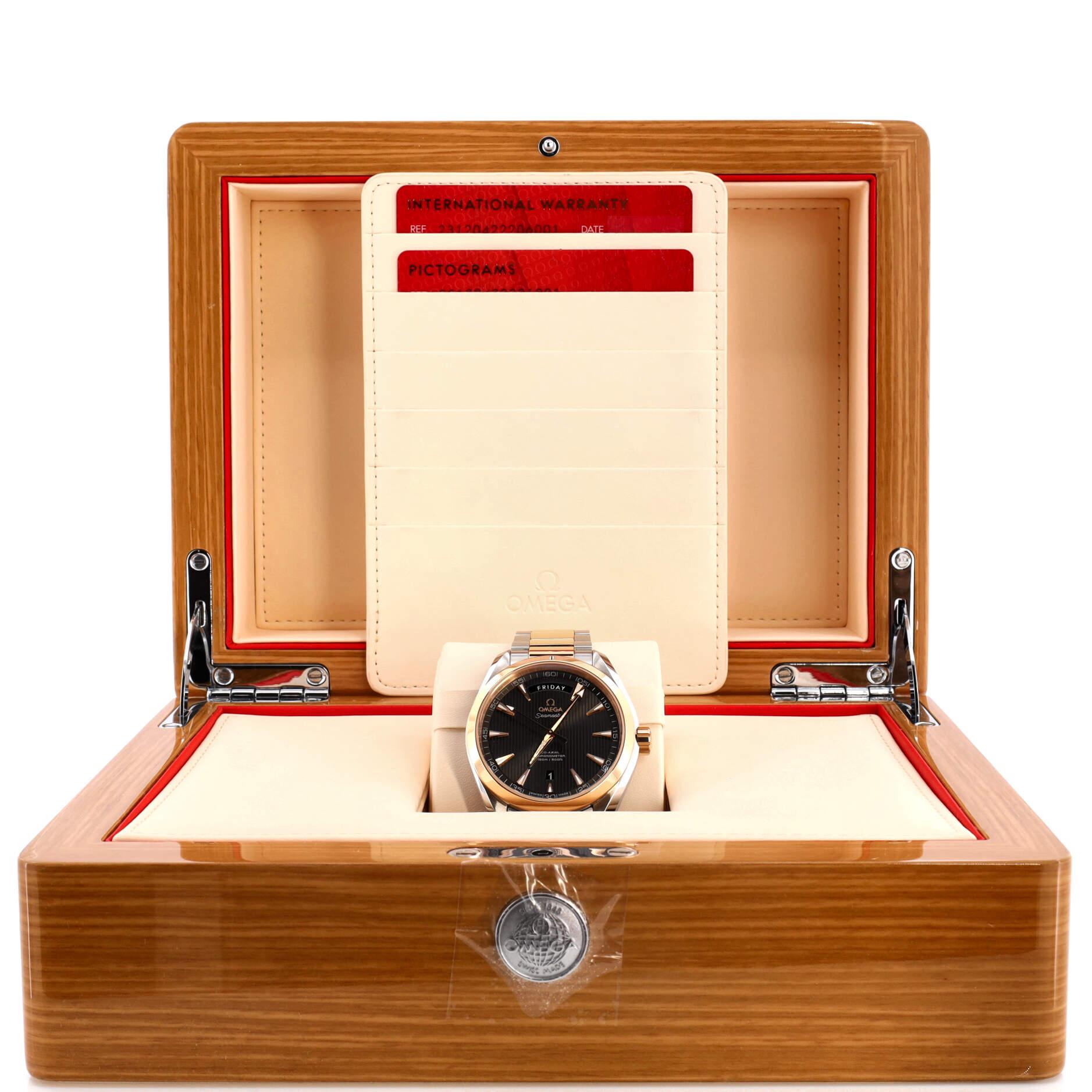 Zustand: Sehr gut. Mäßige Kratzer und Gebrauchsspuren. Abnutzung und Kratzer auf Gehäuse und Armband.
Zubehör: Box, Echtheitskarte, Garantiekarte - undatiert, Gebrauchsanweisung
Abmessungen: Größe/Breite des Gehäuses: 42 mm, Höhe der Uhr: 14 mm,