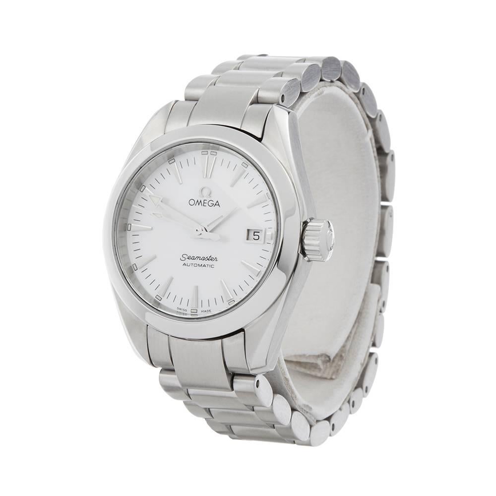 Réf : W4778
Fabricant : Omega
Modèle : Seamaster
Modèle Ref : 2573.70.00
Âge : 
Sexe : Dames
Complète avec : Boîte de présentation Xupes
Cadran : Mère de la perle Baton
Verre : Cristal saphir
Mouvement : Automatique
Résistance à l'eau : Selon les