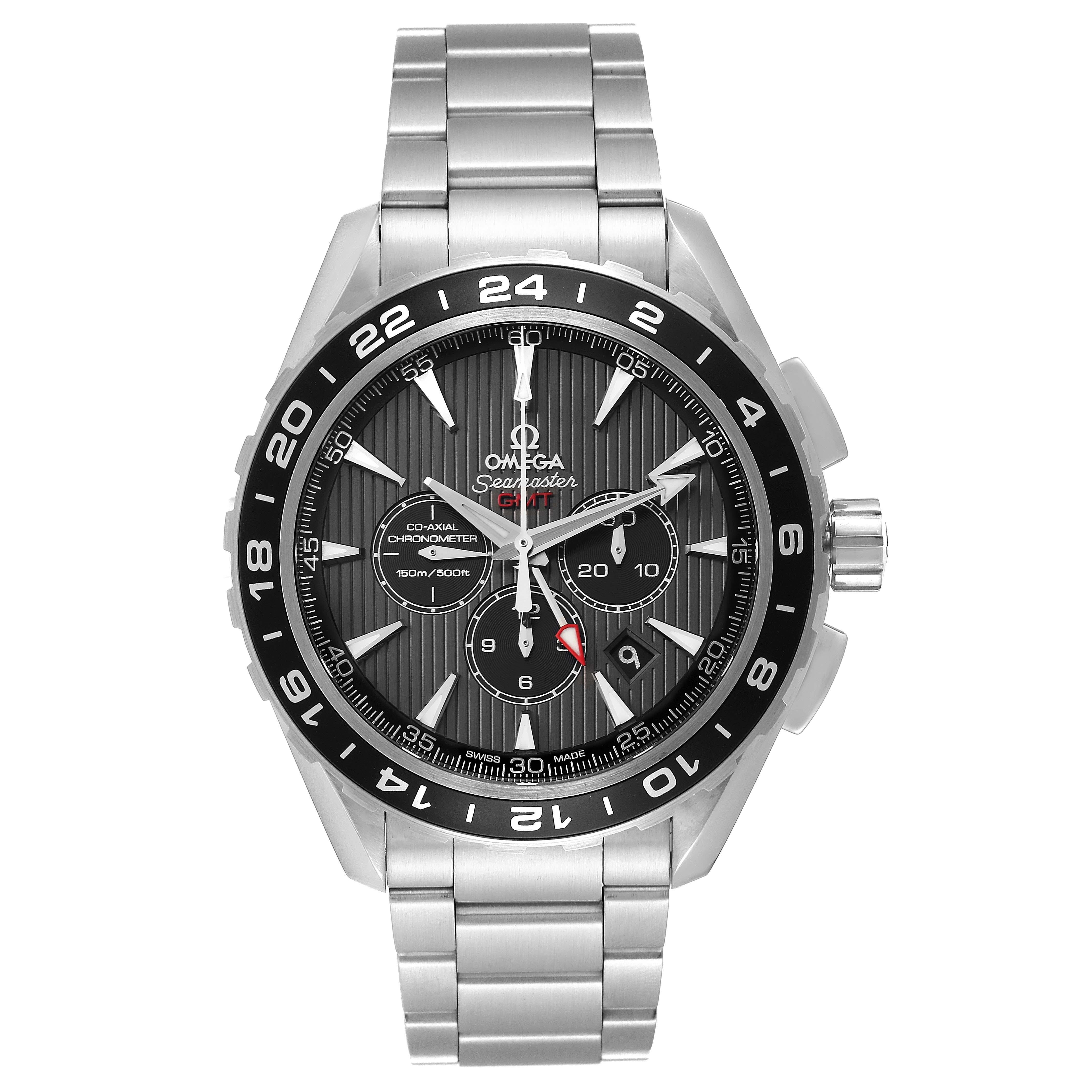 Omega Seamaster Aqua Terra GMT Acciaio Orologio Uomo 231.10.44.52.06.001. Movimento cronografo automatico a carica automatica con meccanismo a ruota a colonne, bilanciere a spirale libera e scappamento Co-Axial per una maggiore precisione e durata.