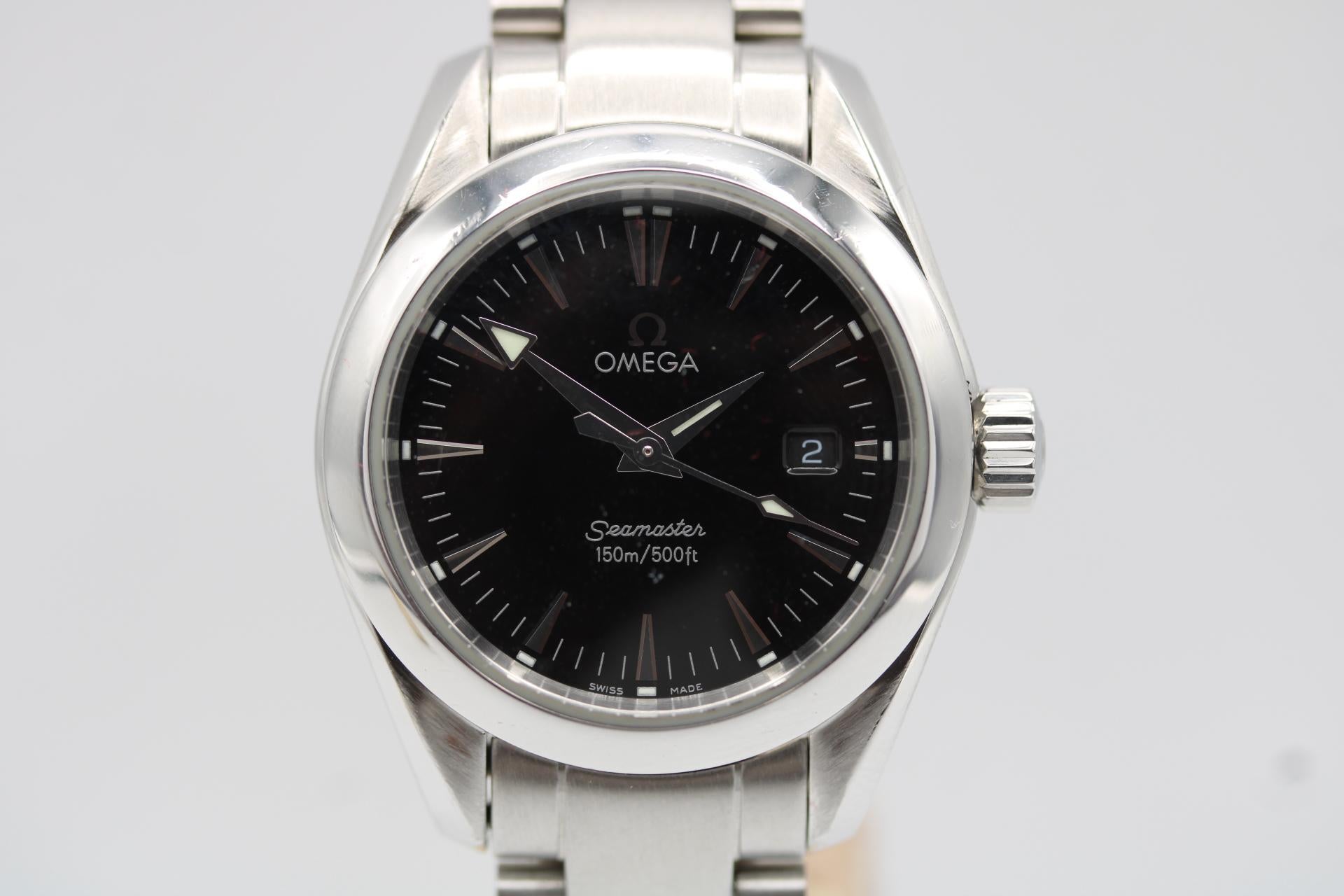 Omega Seamaster Aqua Terra Cuarzo  29.2mm  Conjunto completo 2013  Esfera negra  Calibre 1424

Este Omega Seamaster Aqua Terra Quartz, un reloj deportivo femenino atemporal y refinado, ofrece un diseño clásico, fiabilidad y un rendimiento