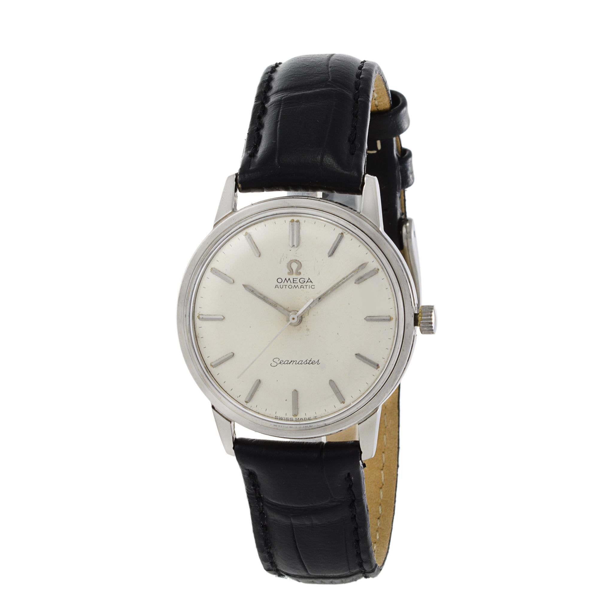 Dies ist ein sehr schöner Zustand Omega Seamaster Referenz 165.002 von 1966. Die Uhr hat einen Durchmesser von 34 mm und ist aus Edelstahl. Das Zifferblatt ist silberfarben mit Strichindizes und ist alles original.

Diese Uhr wird von einem