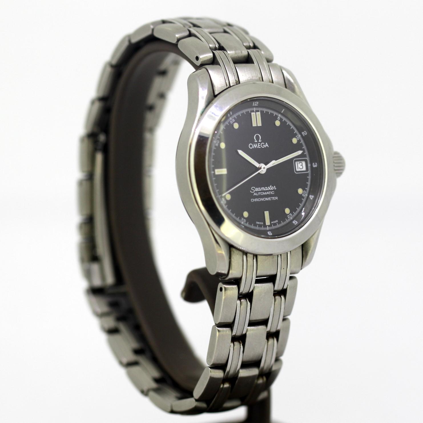 Omega Seamaster, Automatic Chronometer mens Wristwatch
Circa 1990's

Gender: Men
Case Diameter): 40 mm
Movement: Automatic
Watchband Material: Original Omega stainless steel.
Display Type:	Analogue	
Age:	 1980's
Dial : (See Photos)
Hands: Steel &