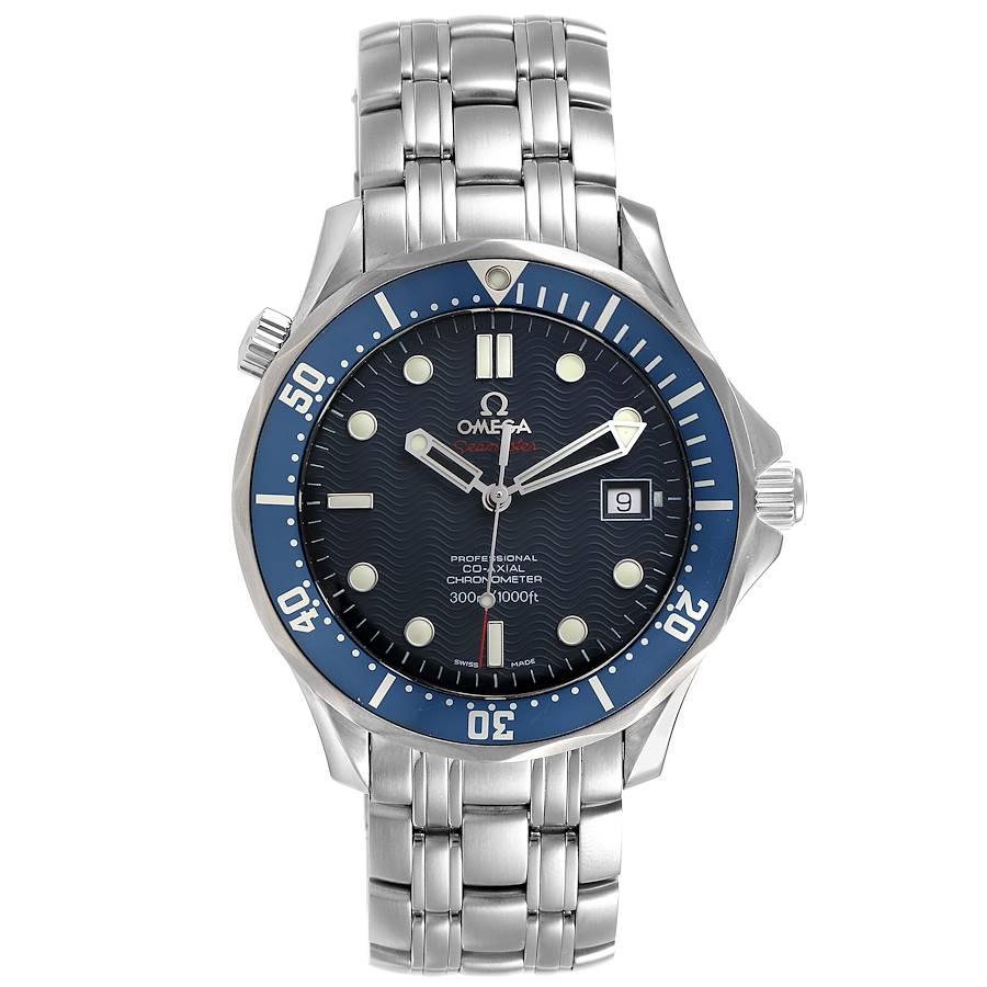 Omega Seamaster Bond 300M Co-Axial Stahl Herrenuhr 2220.80.00 Box-Karte. Automatischer Chronometer mit Co-Axial Hemmung und rhodinierter Oberfläche. Gehäuse aus Edelstahl mit einem Durchmesser von 41,0 mm. Omega-Logo auf einer Krone. Blaue,