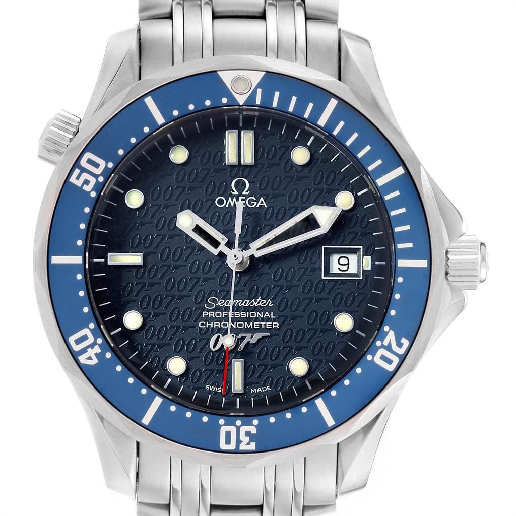 Omega Seamaster Bond 40 Years Gun Logo LE Watch 2537.80.00 Box Card. Officially certified chronometer automatic self-winding movement. Brushed and polished stainless steel case 41.00 mm in diameter. Omega logo on a crown. Screw down back with