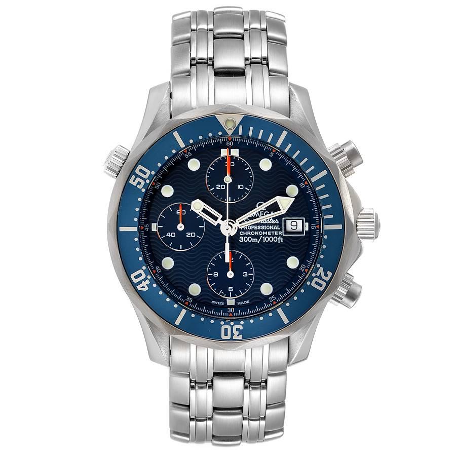 Omega Seamaster Bond Chrono Blue Wave Dial Mens Watch 2599.80.00. Mouvement chronographe automatique à remontage automatique. Boîtier rond en acier inoxydable de 41,5 mm de diamètre. Lunette tournante unidirectionnelle bleue. Verre saphir résistant
