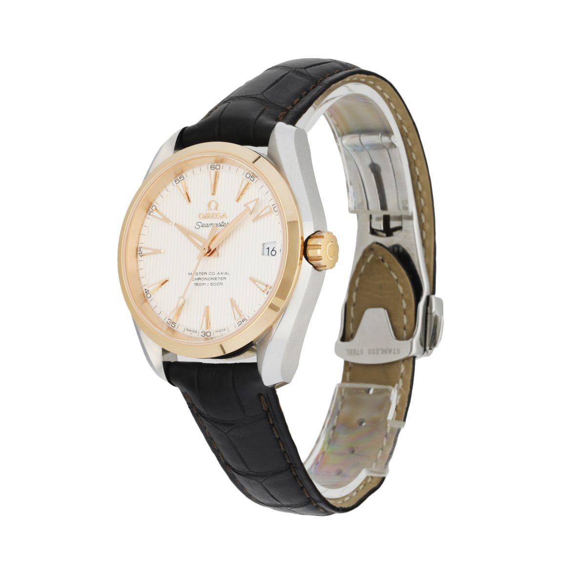 Omega SeamasterÂ 231.23.42.21.02.001 Herrenuhr. 41.5MM Edelstahl-GehÃ?use mit 18K Rose Gold glatte LÃ?nette. Silbernes Zifferblatt mit rosafarbenen Leuchtzeigern und rosafarbenen Leuchtindex-Stundenmarkierungen. Datumsanzeige auf der 3-Uhr-Position.