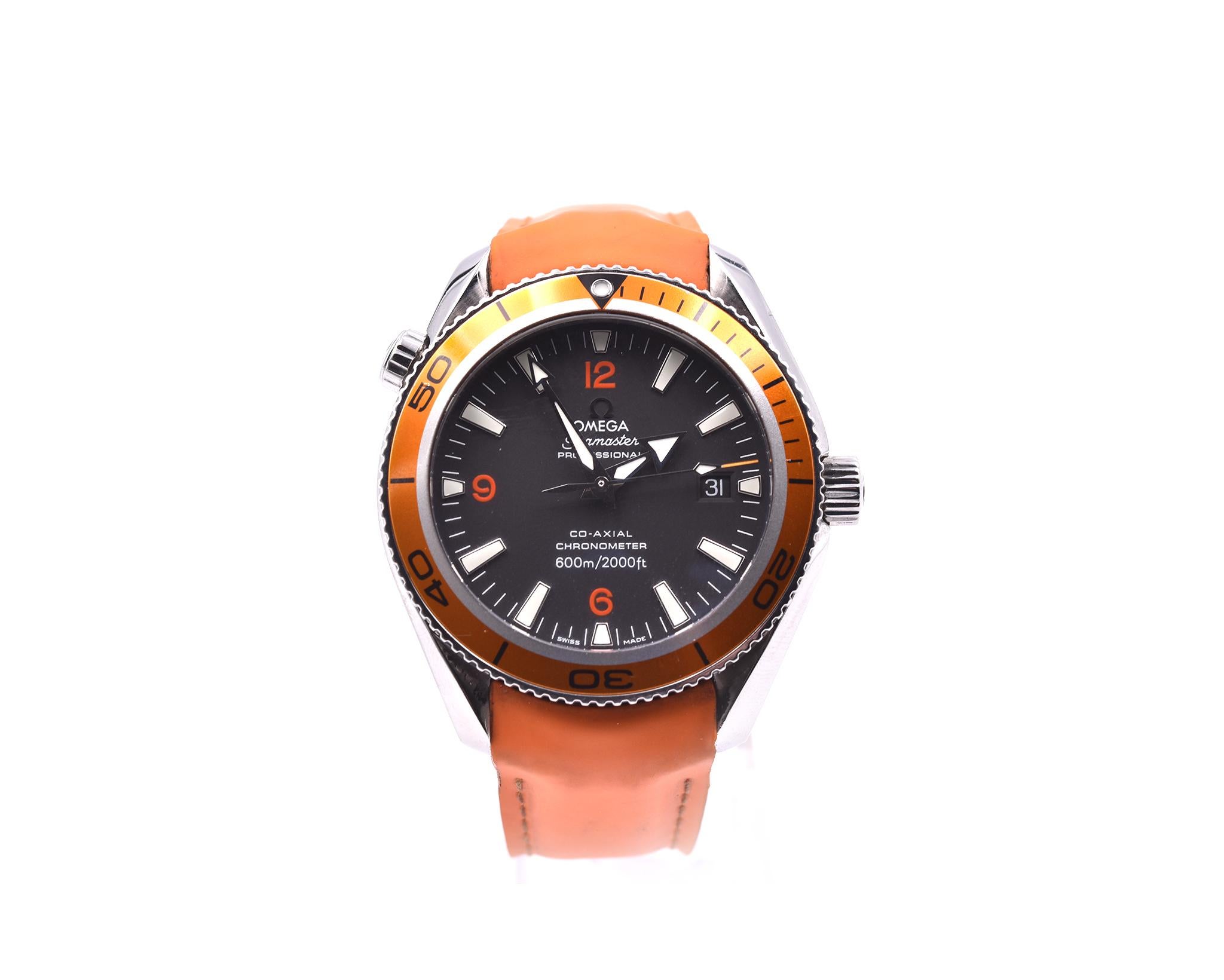 Movement: Omega 2500 self-winding movement
Function: hours, minutes, seconds, date
Case: round 42mm stainless steel case with orange uni-directional bezel, sapphire protective crystal, screw-down crown, helium escape valve, water resistant to 600