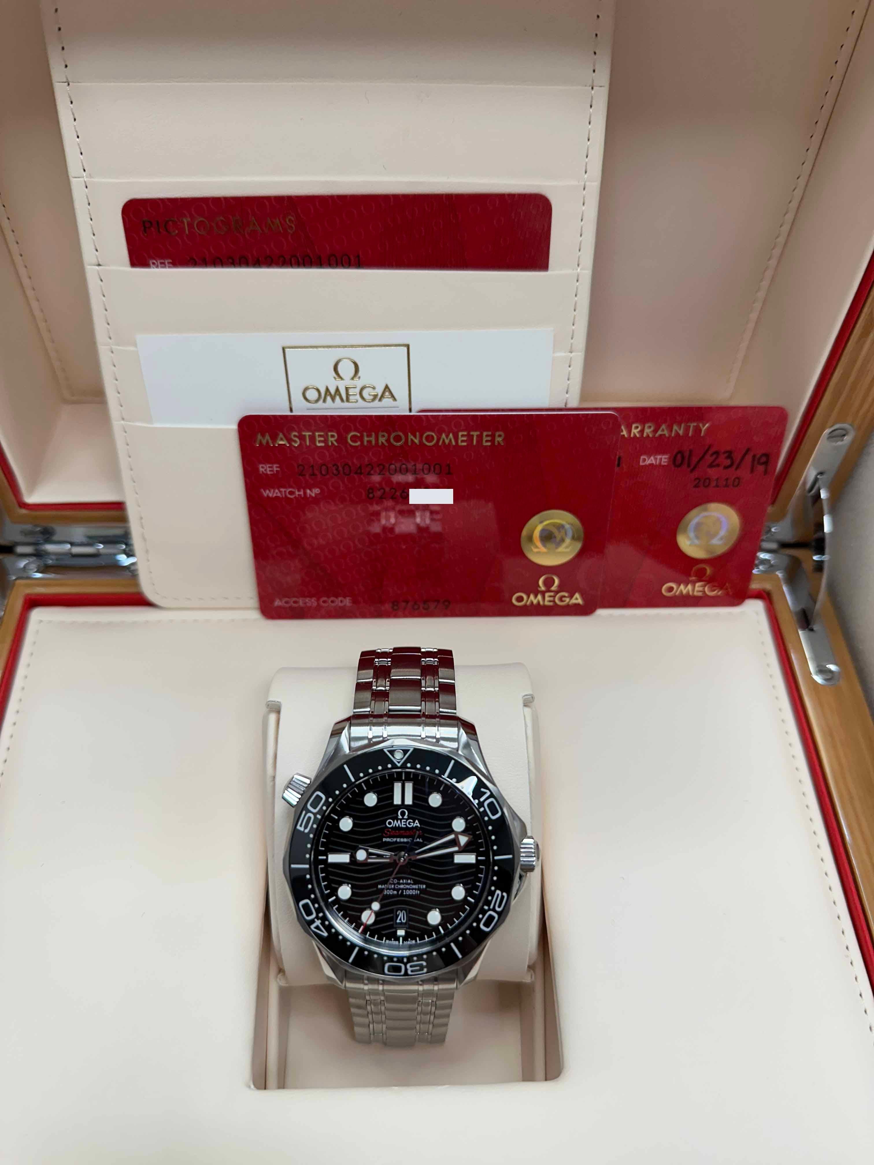 Stilnummer: 210.30.42.20.01.001


Jahr: 2019

 

Modell: Seamaster Taucher 

 

MATERIAL des Gehäuses: Rostfreier Stahl 

 

Band: Rostfreier Stahl 

 

Lünette: Schwarz 

 

Zifferblatt: Schwarz 

 

Gesicht: Saphirglas 

 

Gehäusegröße: 42mm 

