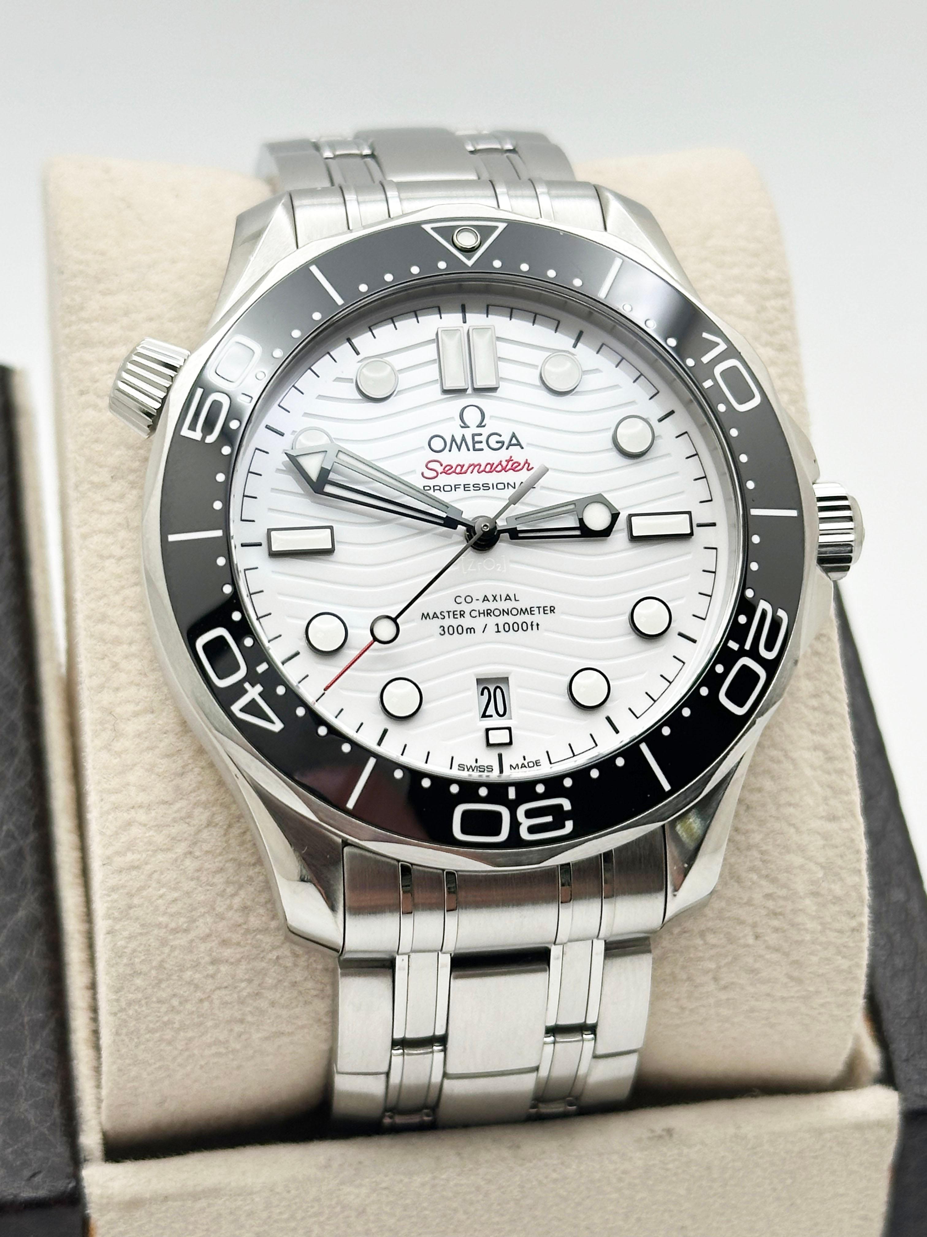 Omega Seamaster Diver 210.30.42.20.04.001 White Dial Black Bezel Steel Box Paper In Excellent Condition In San Diego, CA