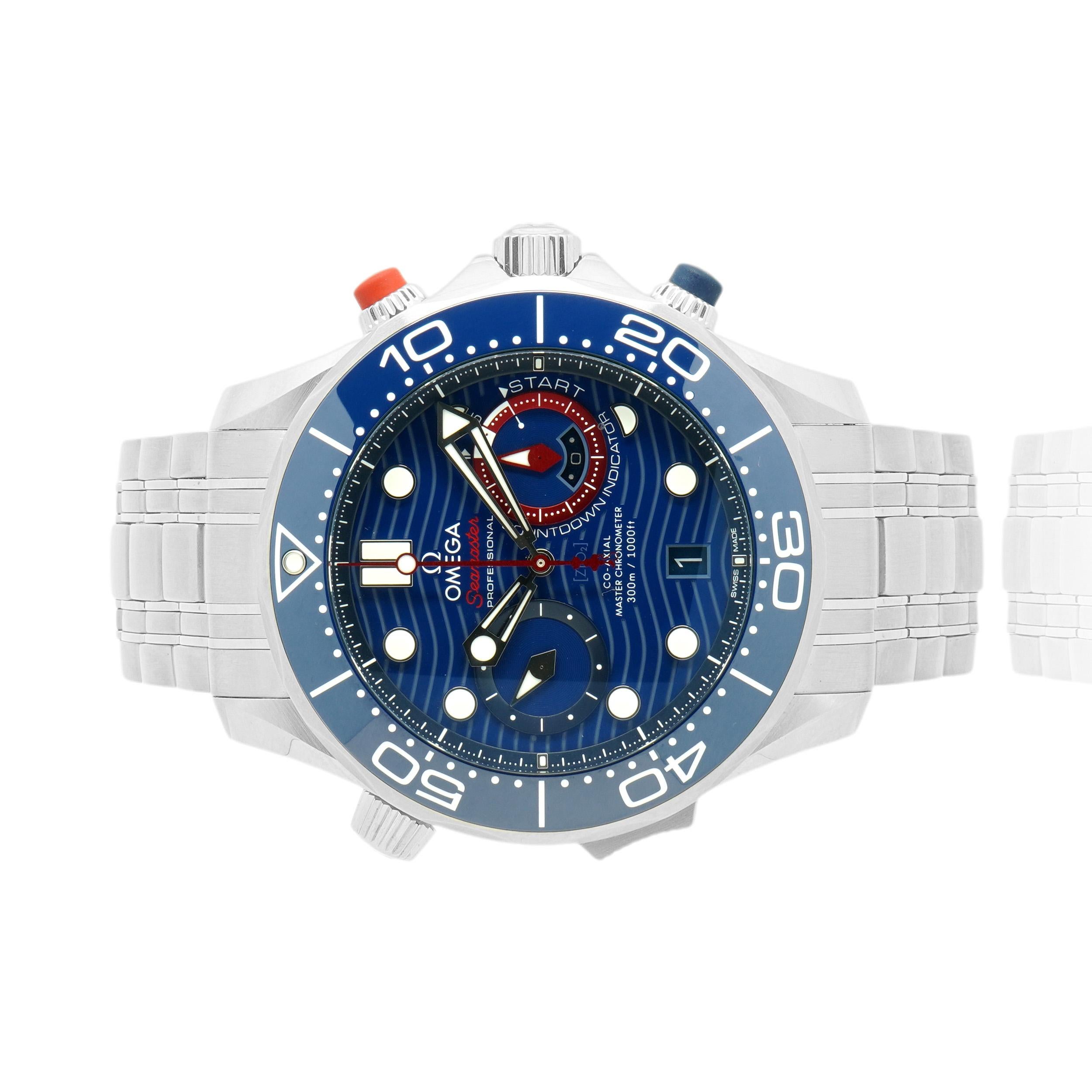 Marke: Omega
Uhrwerk: Automatik/ Kaliber 9900
Funktion: Stunden, Minuten, Sekunden, Datum, Chronograph
Gehäuse: rund 44 mm, einseitig drehbare Keramiklünette, Heliumauslassventil
Band: Edelstahlarmband
Zifferblatt: blau
Reference: