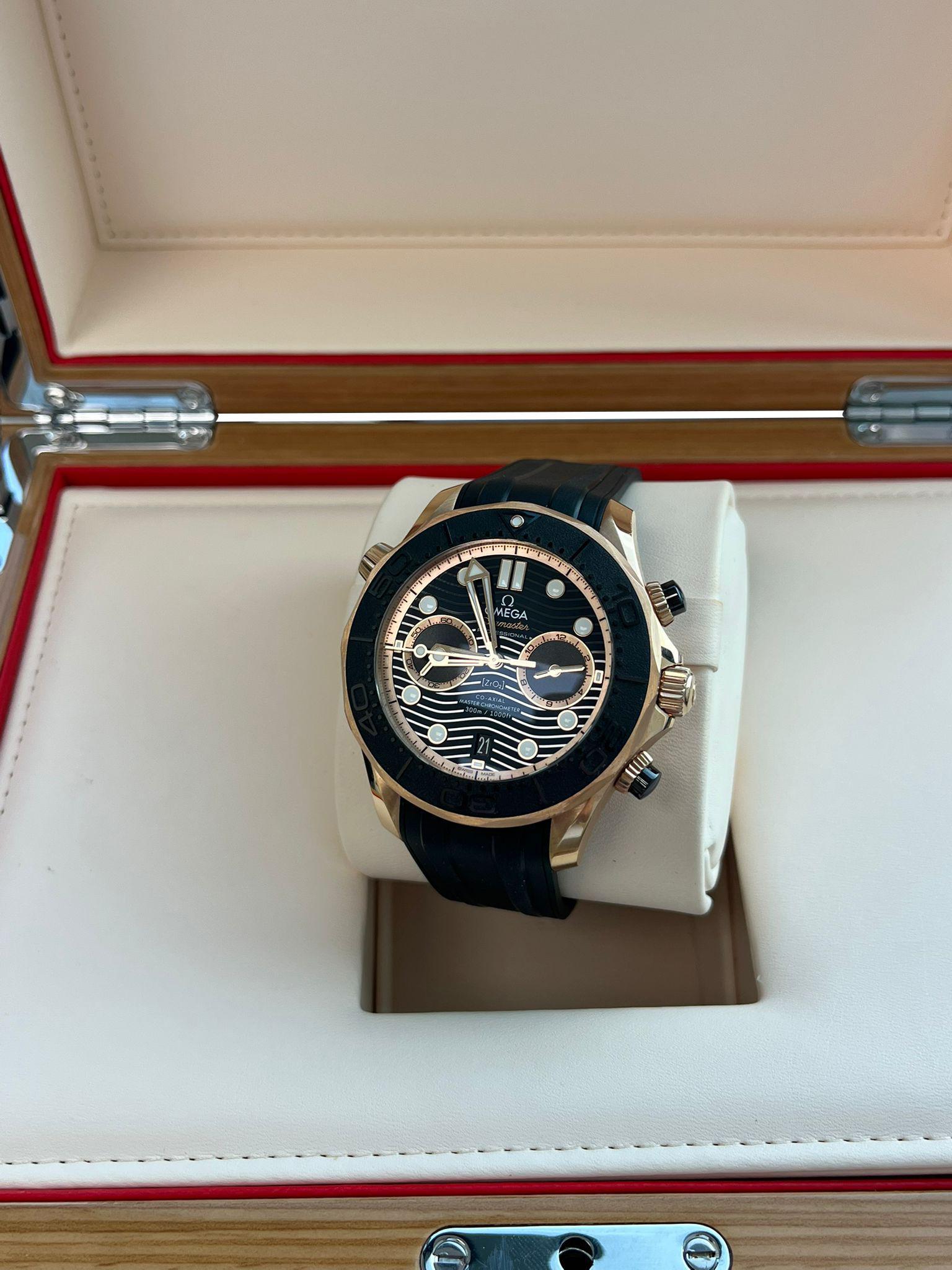 Omega Seamaster Diver 300m 44mm Co-Axial Master Chronometer 210.62.44.51.01.001 For Sale 6