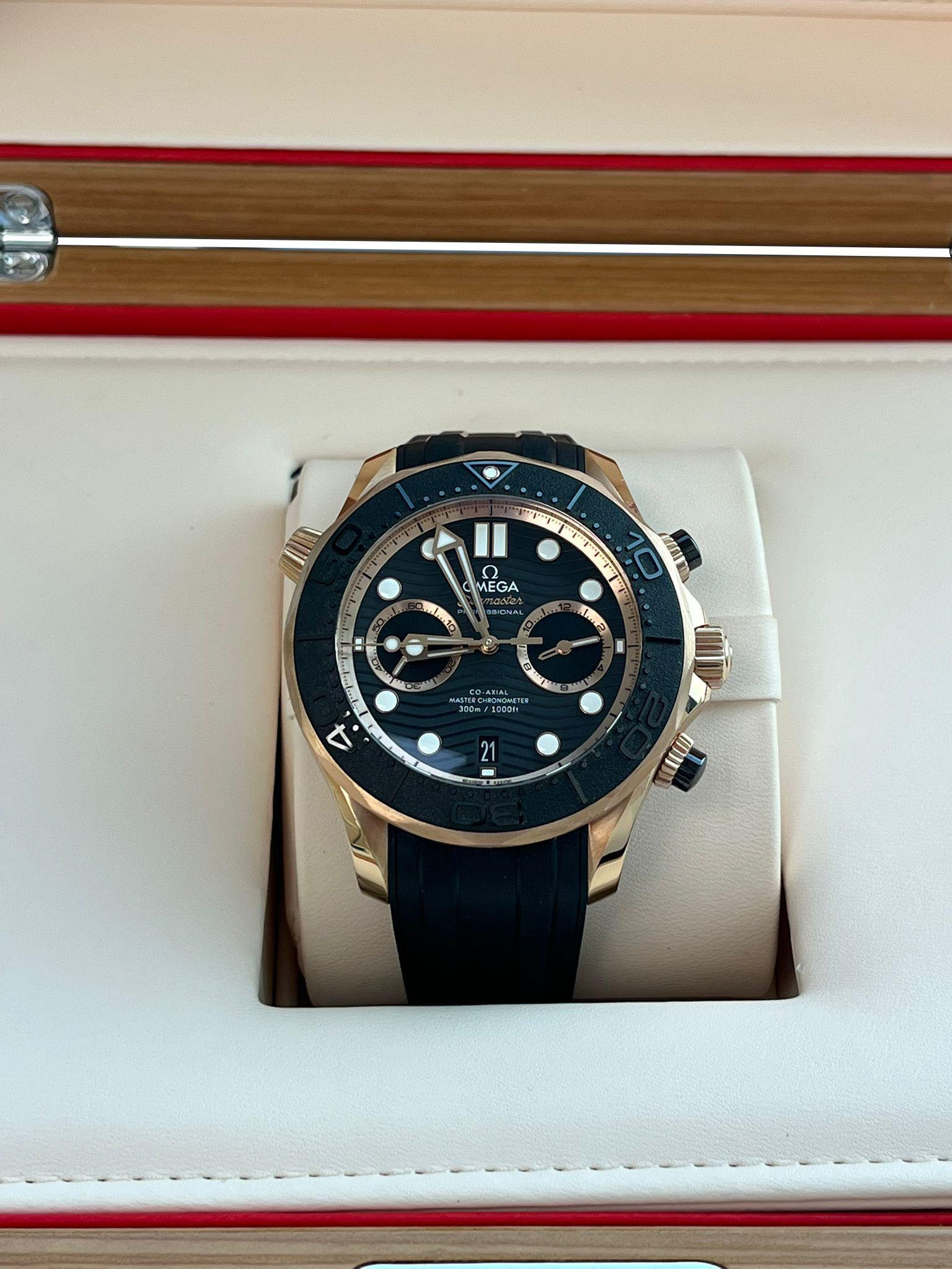 Omega Seamaster Diver 300m 44mm Co-Axial Master Chronometer 210.62.44.51.01.001 In Good Condition For Sale In Aventura, FL