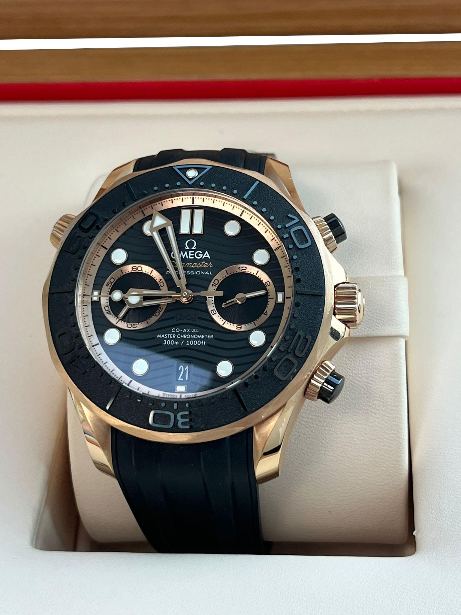 Omega Seamaster Diver 300m 44mm Co-Axial Master Chronometer 210.62.44.51.01.001 For Sale 4