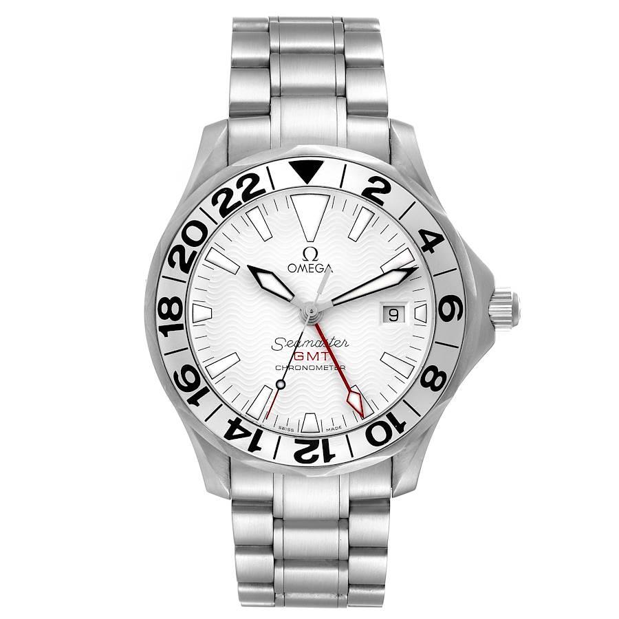 Omega Seamaster Diver 300M GMT Grande Quadrante Bianco Orologio Uomo 2538.20.00. Movimento automatico a carica automatica certificato ufficialmente come cronometro. Cassa in acciaio inossidabile di 41 mm di diametro. Logo Omega sulla corona. Lunetta