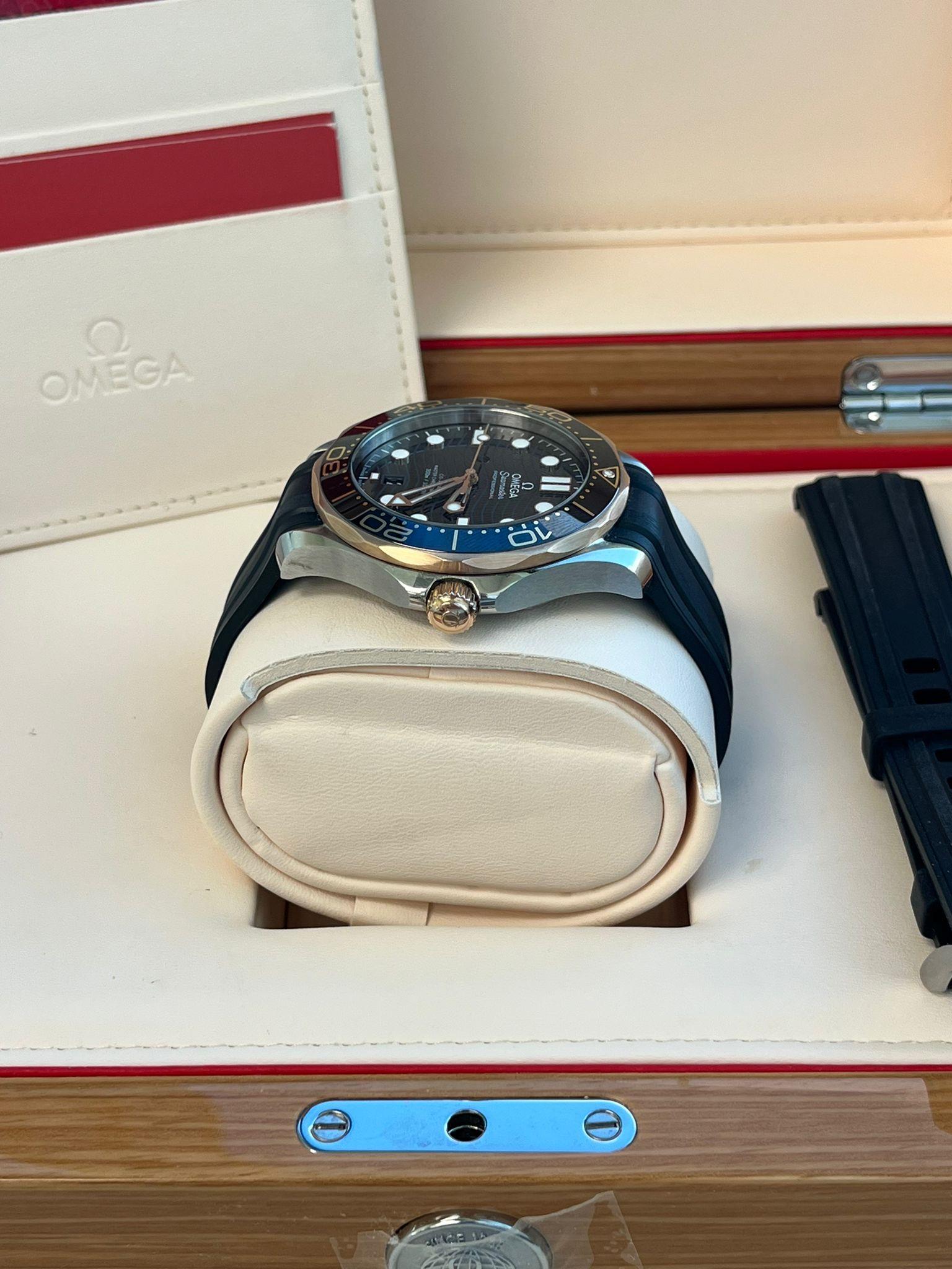 Omega Seamaster Diver 300M Acero Oro Amarillo Correa de caucho 210.22.42.20.01.002 3
