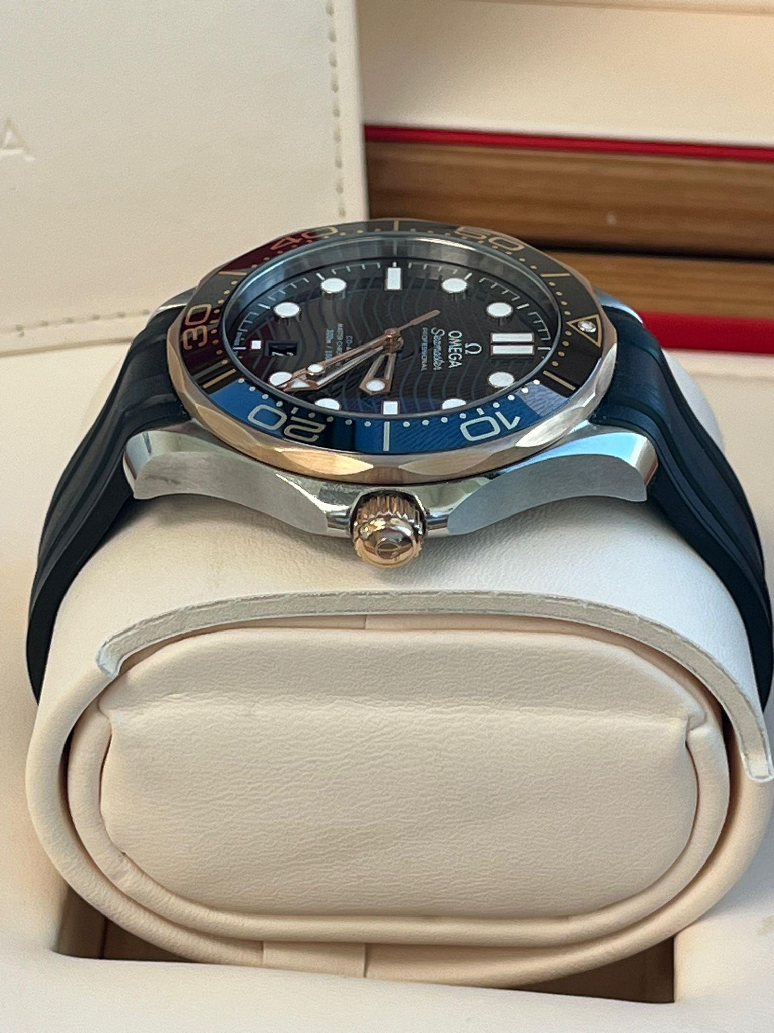 Omega Seamaster Diver 300M Acero Oro Amarillo Correa de caucho 210.22.42.20.01.002 4