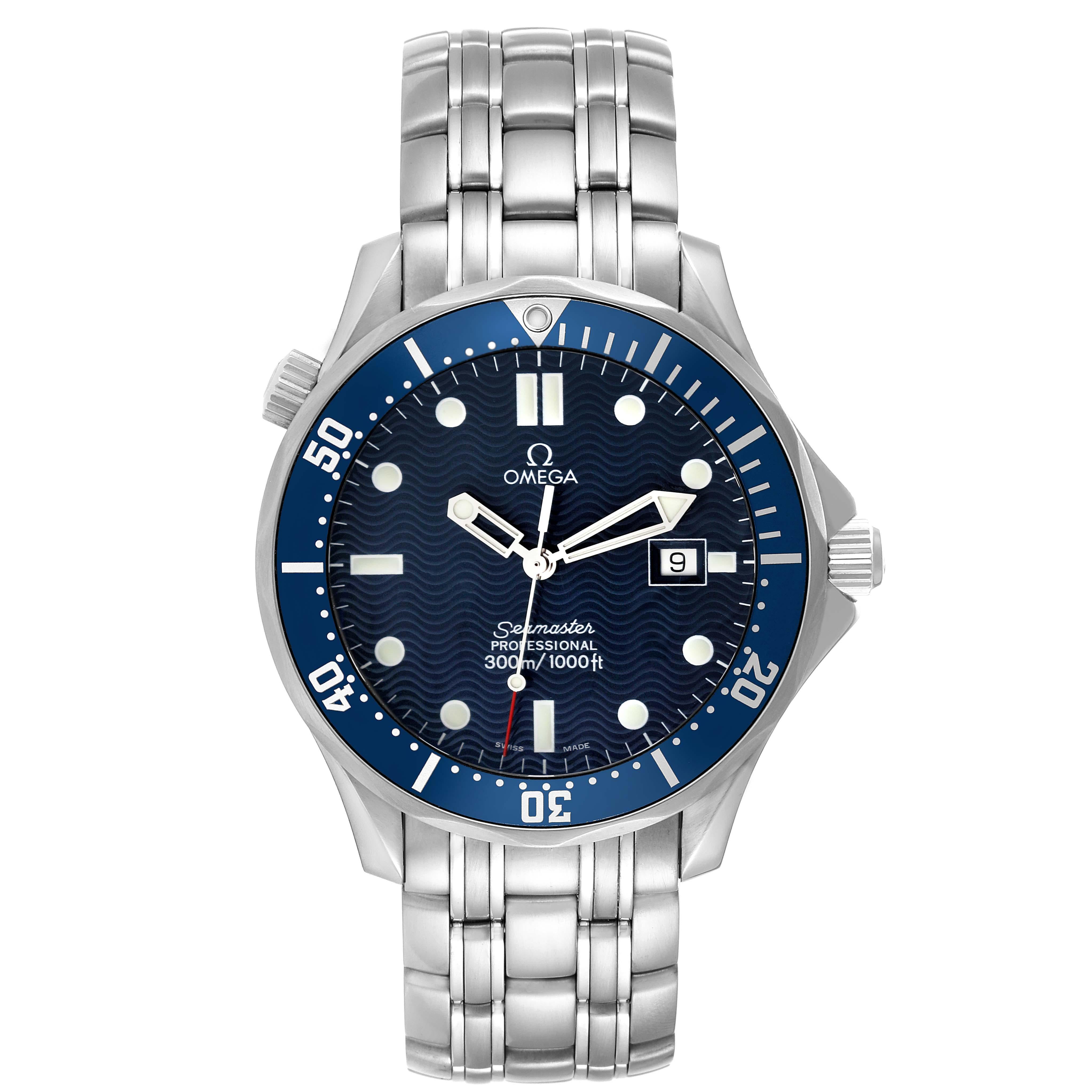 Omega Seamaster Diver James Bond Steel Mens Watch 2541.80.00 Box Papers. Quartz movement, Caliber 1538. Stainless steel case 41 mm in diameter. Omega logo on the crown. Helium escape valve at 10 o'clock. Blue unidirectional rotating bezel. Scratch