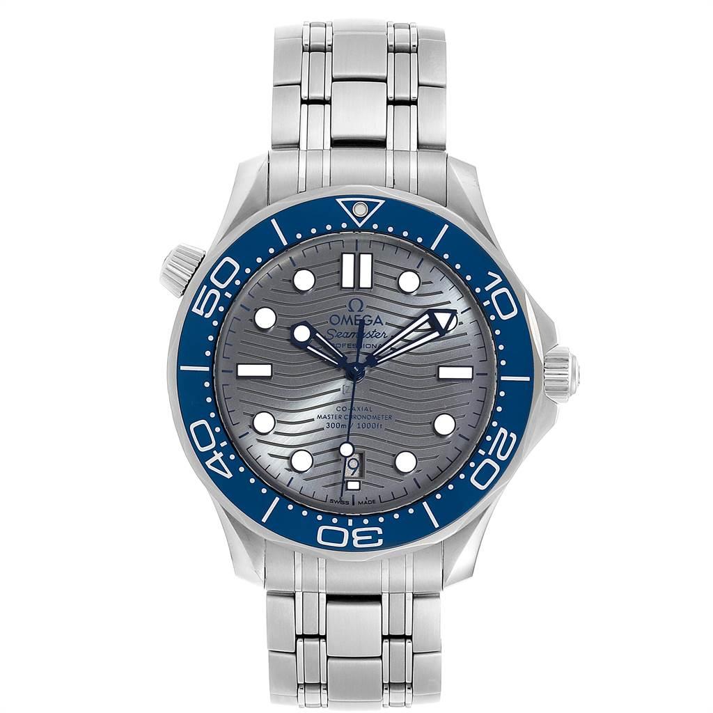 Omega Seamaster Diver Master Chronometer Mens Watch 210.30.42.20.06.001. Automatic Self-winding movement with Co-Axial escapement.Certified Master Chronometer, approved by METAS,resistant to magnetic fields reaching 15,000 gauss.Free sprung-balance