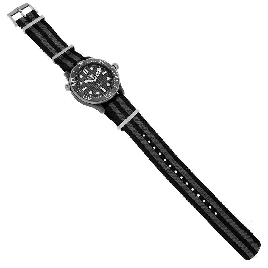 Omega Seamaster Diver Master Chronometer Watch 210.92.44.20.01.002 Unworn en vente 4