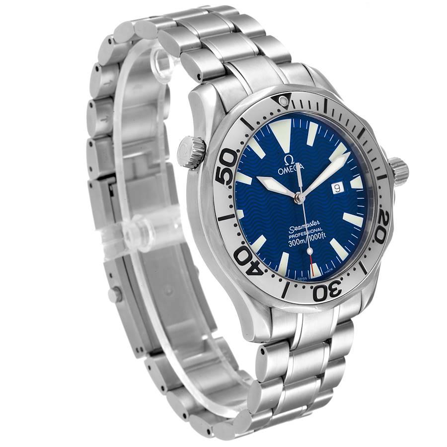 Omega Seamaster Montre pour homme avec cadran bleu électrique et cadran en forme de vague, 2265,80.00 $, avec carte boîte Excellent état - En vente à Atlanta, GA