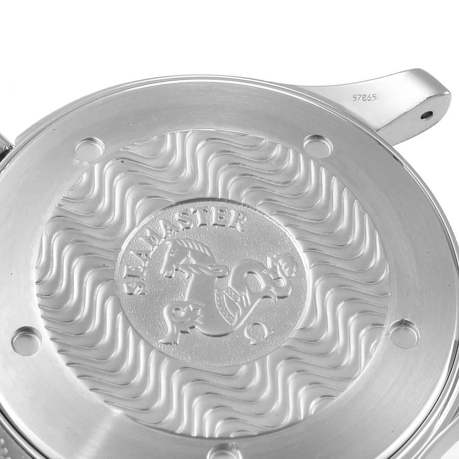 Omega Seamaster Montre pour homme avec cadran bleu électrique et cadran en forme de vague, 2265,80.00 $, avec carte boîte en vente 2