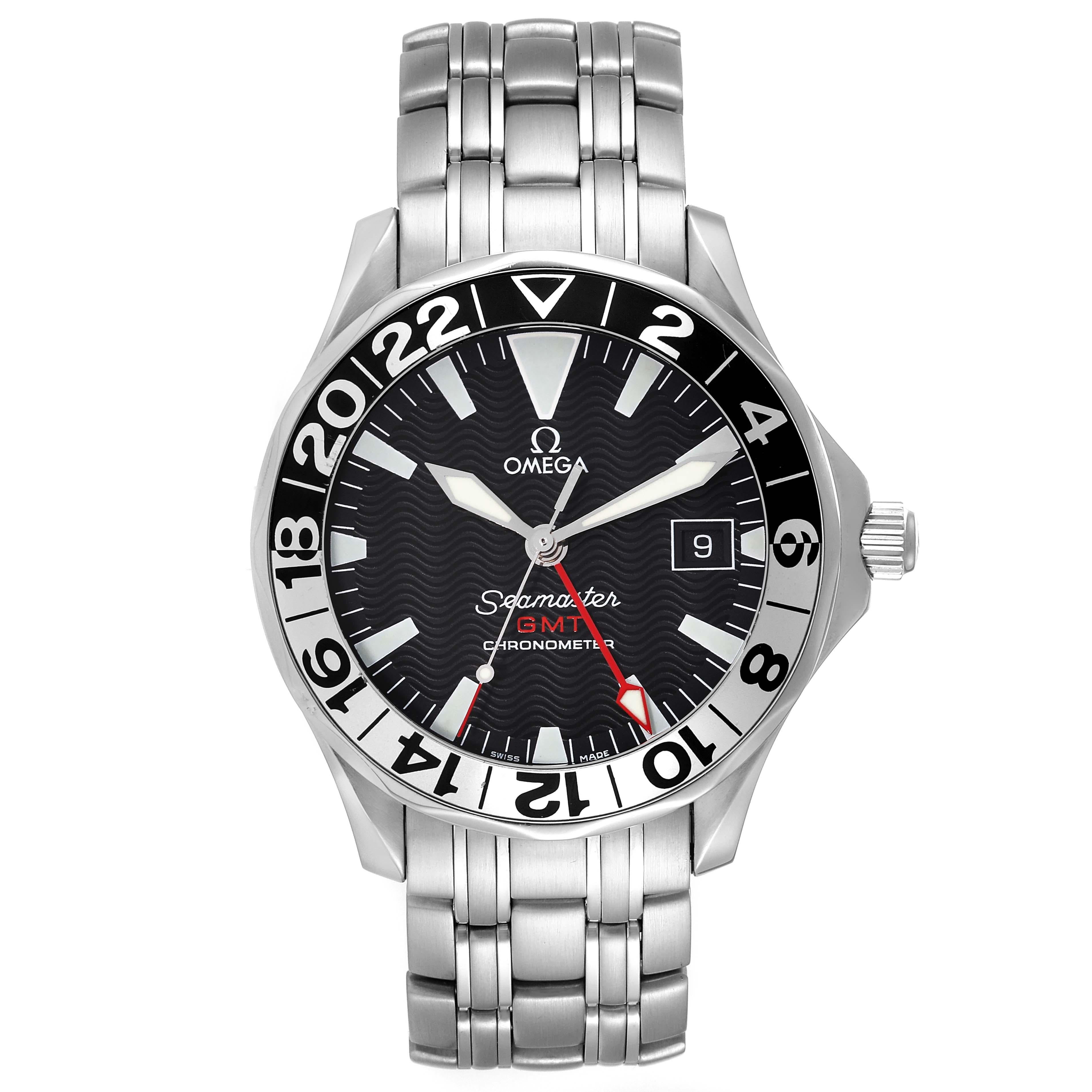 Omega Seamaster GMT 50th Anniversary Orologio da Uomo in Acciaio 2534.50.00. Movimento automatico a carica automatica certificato ufficialmente come cronometro. Cassa in acciaio inossidabile spazzolato e lucidato di 41 mm di diametro. Logo Omega