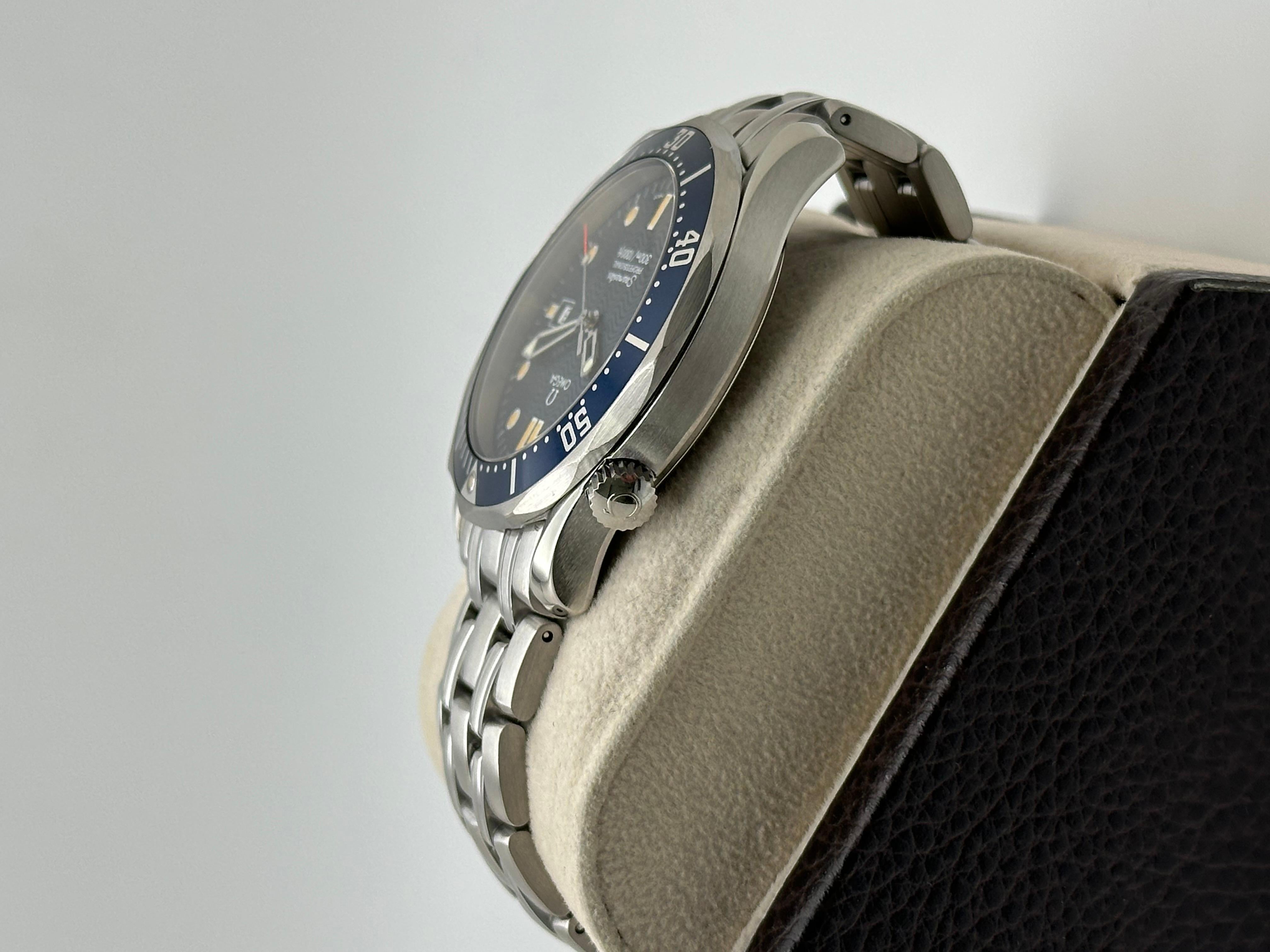 Omega Seamaster Golden Eye James Bond 2541.80.00 Blue Dial Stainless Steel 41mm en vente 6