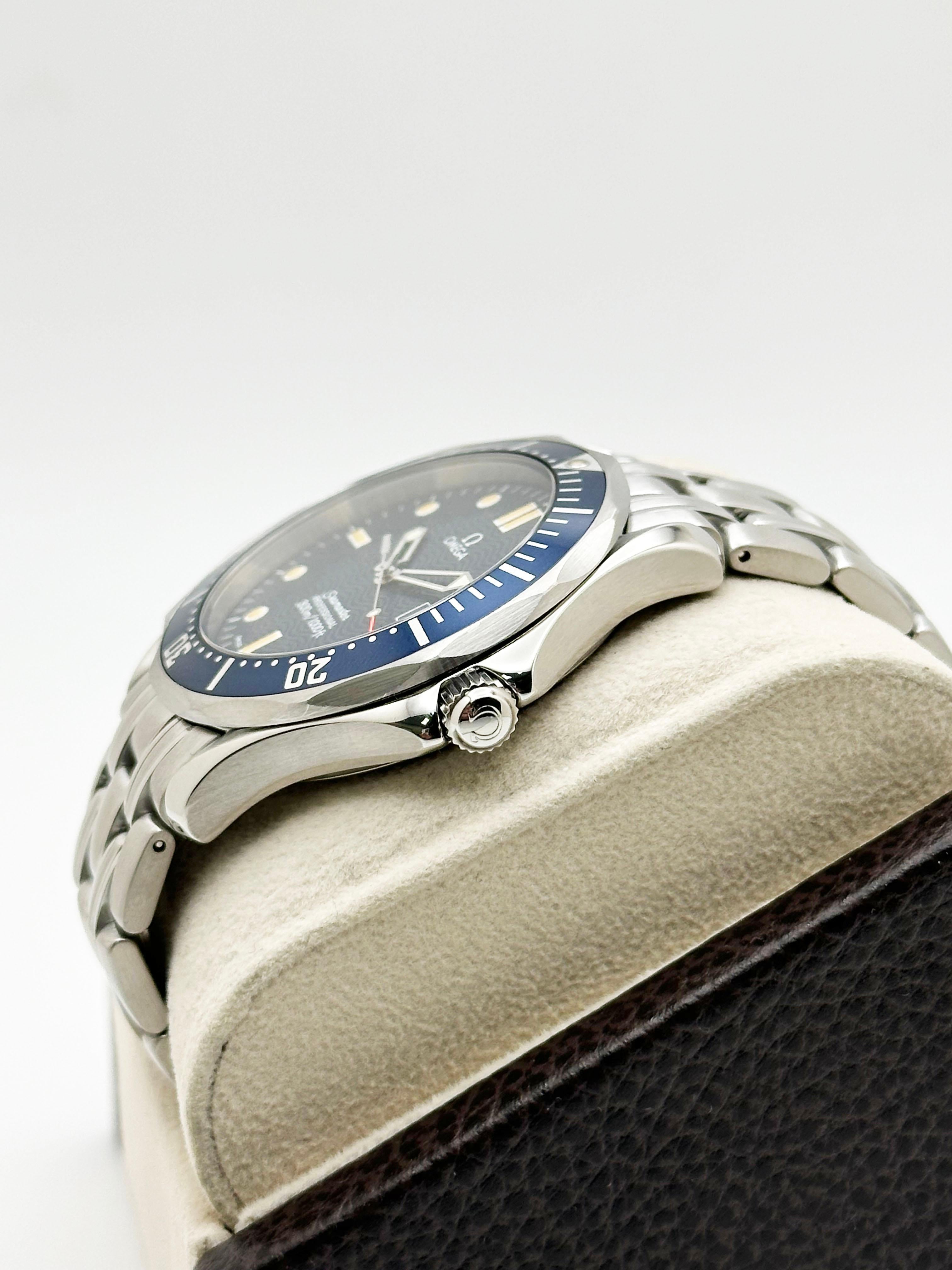 Omega Seamaster Golden Eye James Bond 2541.80.00 Blue Dial Stainless Steel 41mm en vente 5