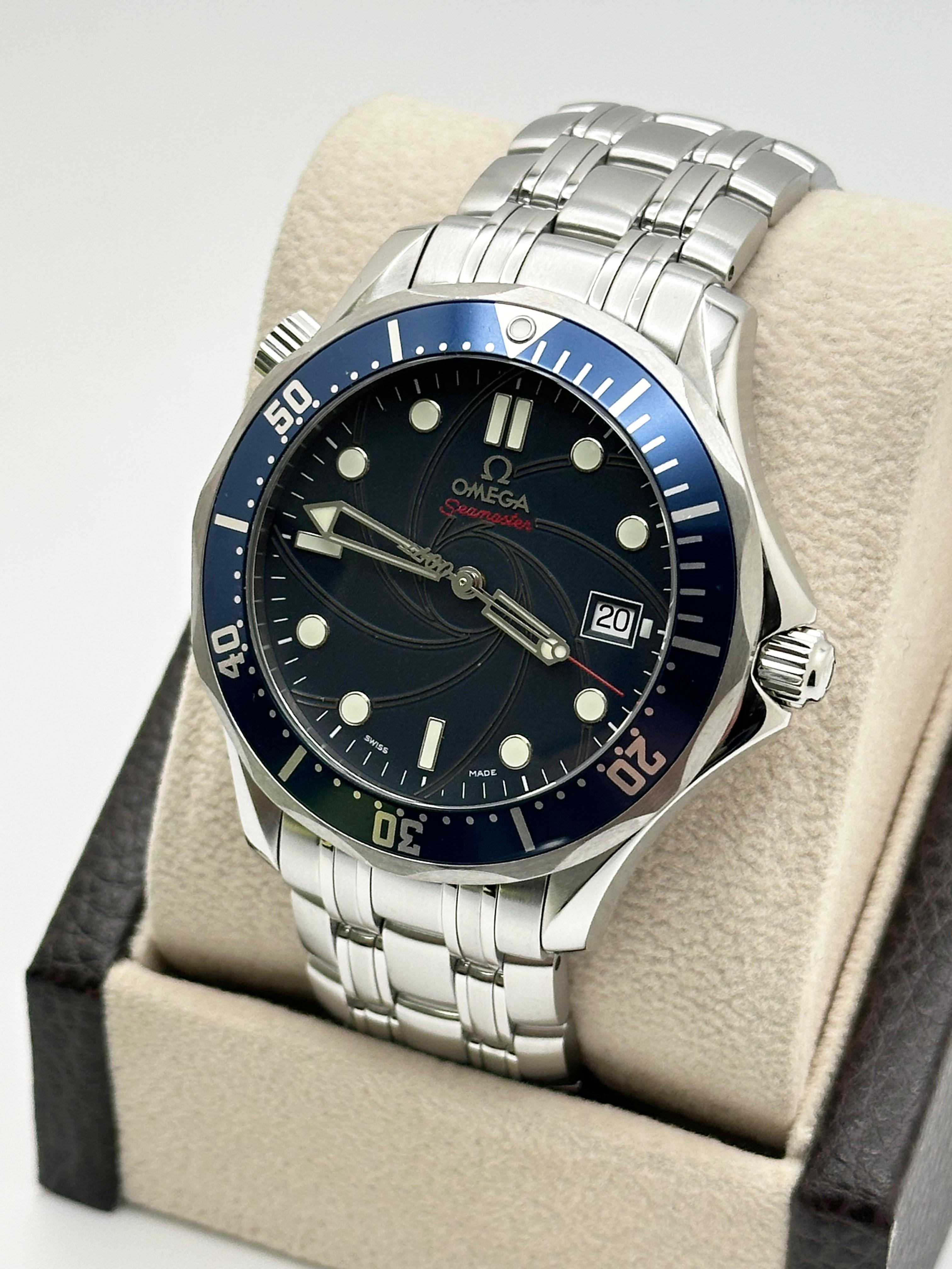 Omega Seamaster James Bond 2226.80.00 41mm Blue Dial Stainless Steel In Excellent Condition For Sale In San Diego, CA