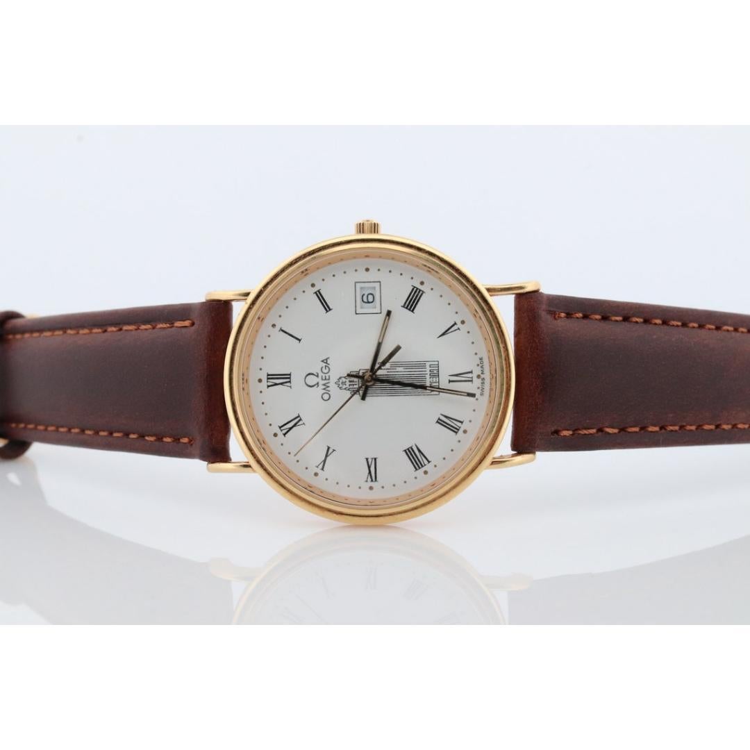Vintage By
Band MATERIAL: Rostfreier Stahl
MATERIALIEN: Gold, Weißgold
Stromversorgung: Batterie
Ablesung: Analog

Stil: Art deco

Vintage Omega Quartz Seamaster Jubilee.

Benutzerdefiniert mit einem Chicago Tower White Face.

18k Gelbgold