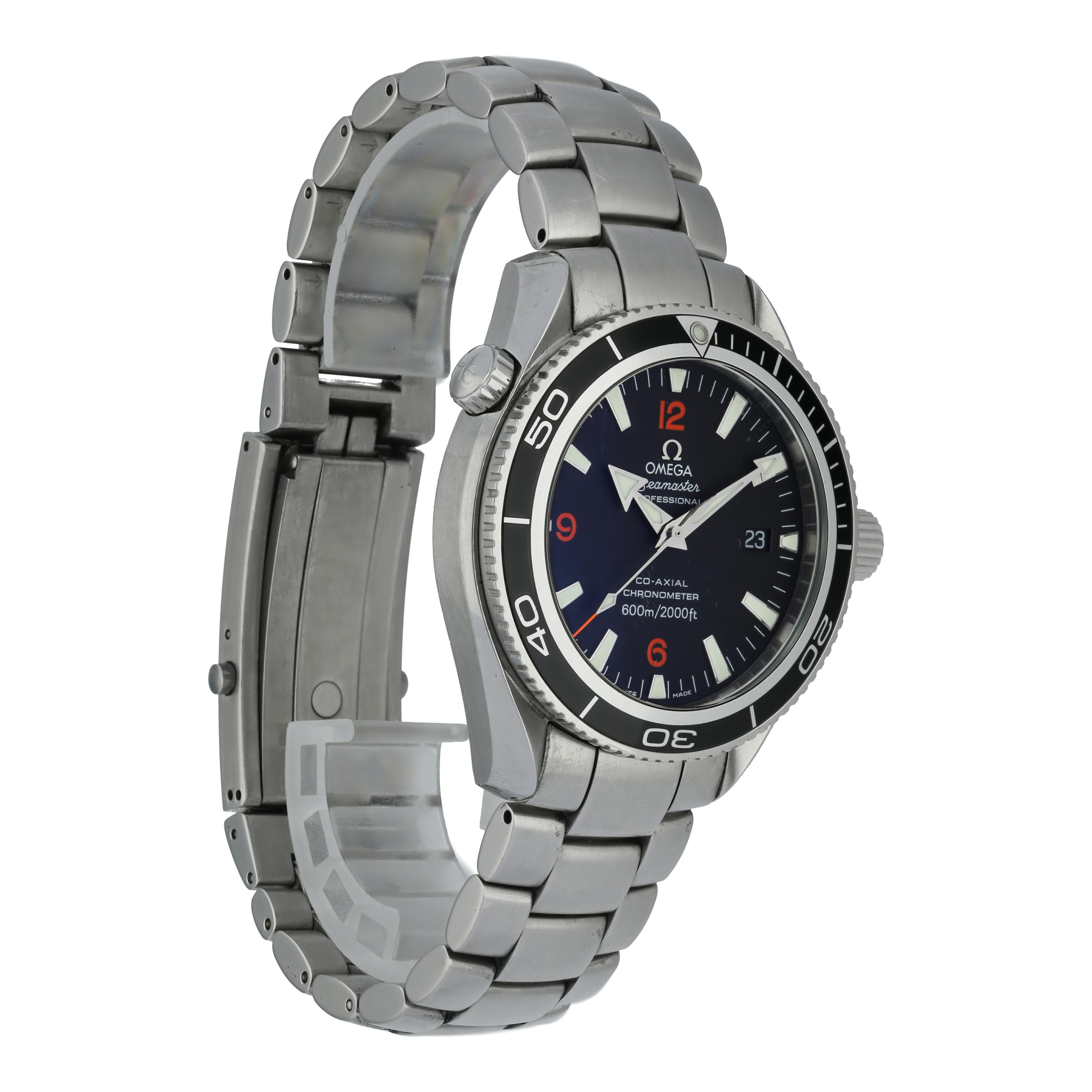 Omega Seamaster Planet Ocean 2201.51.00 Men's Watch In Excellent Condition For Sale In New York, NY