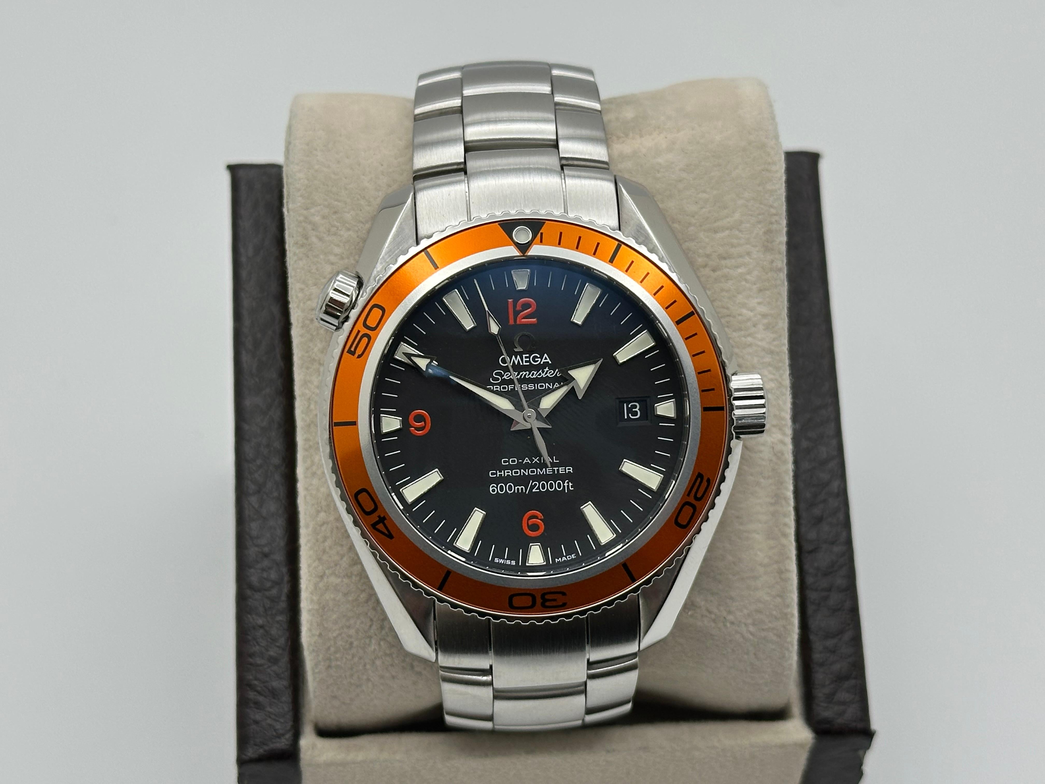 Style Number: 2209.50.00

 

Model: Omega Seamaster Planet Ocean

 

Case Material: Stainless Steel 

 

Band: Stainless Steel 

 

Bezel: Orange 

 

Dial:  Black 

 

Face: Sapphire Crystal 

 

Case Size: 42mm 

 

Includes: 

-Elegant Watch Box