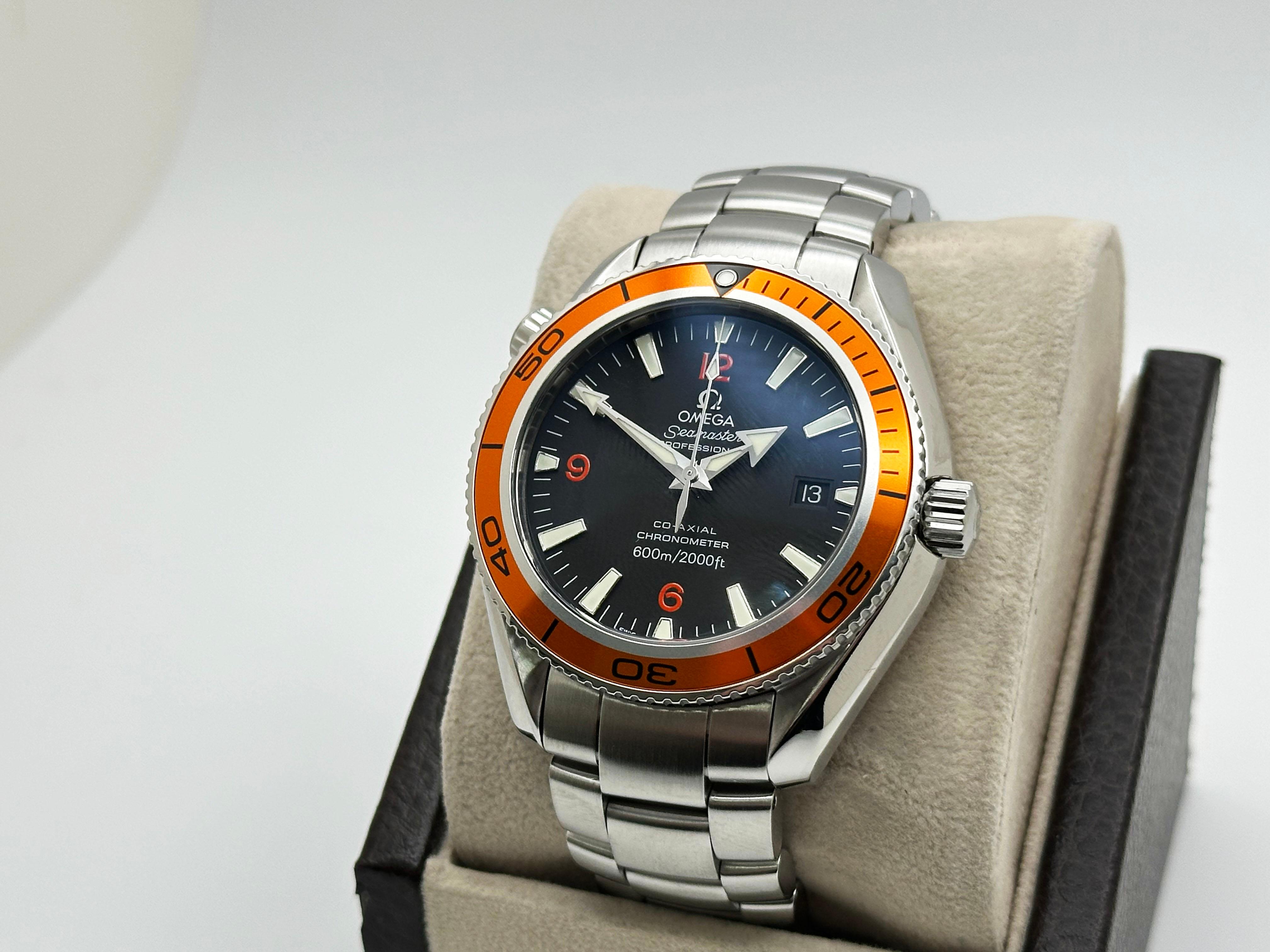 Omega Seamaster Planet Ocean 2209.50.00 Orange Bezel Stainless Black Dial 42mm In Excellent Condition In San Diego, CA
